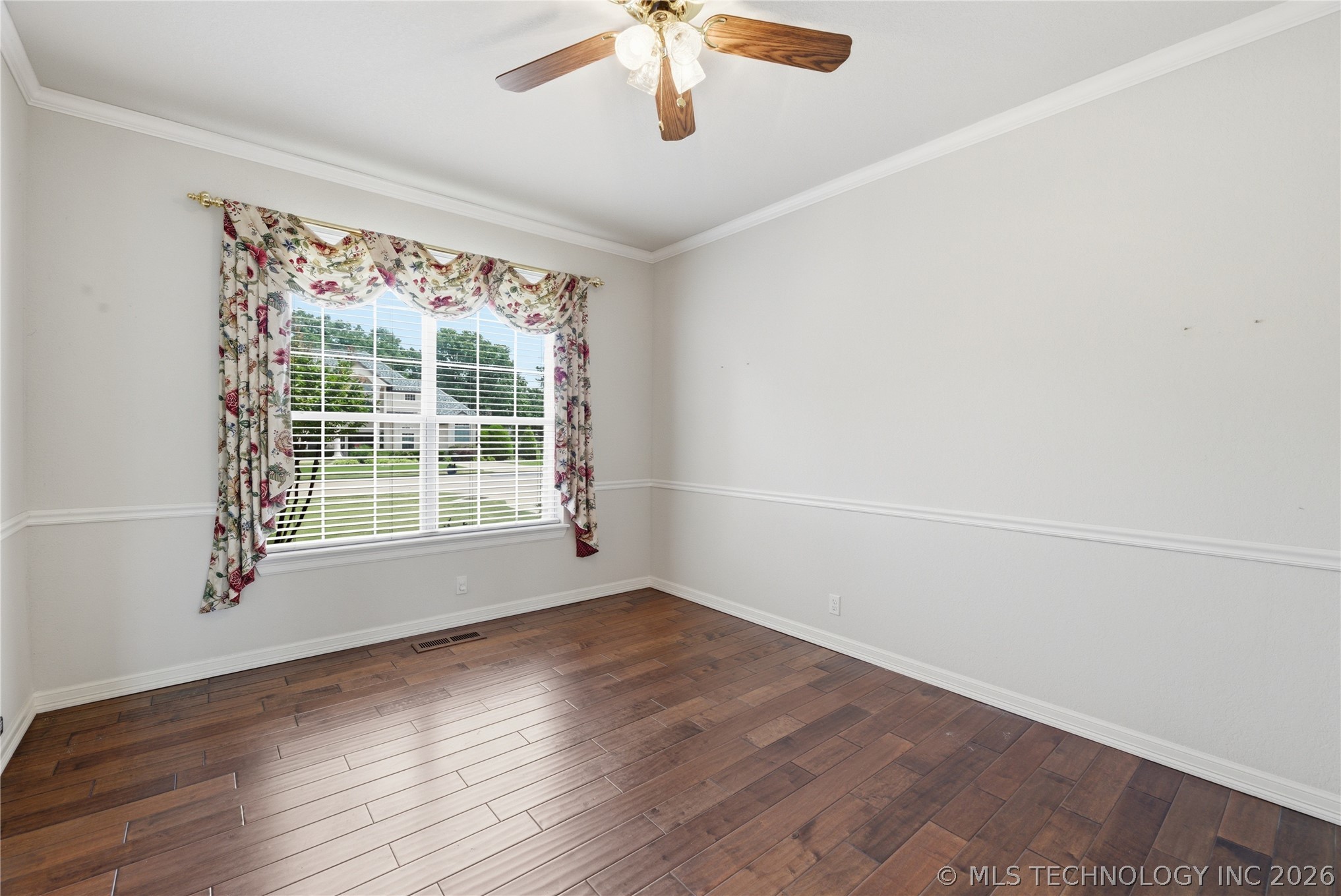 3920 S Sequoia Avenue Property Photo 9
