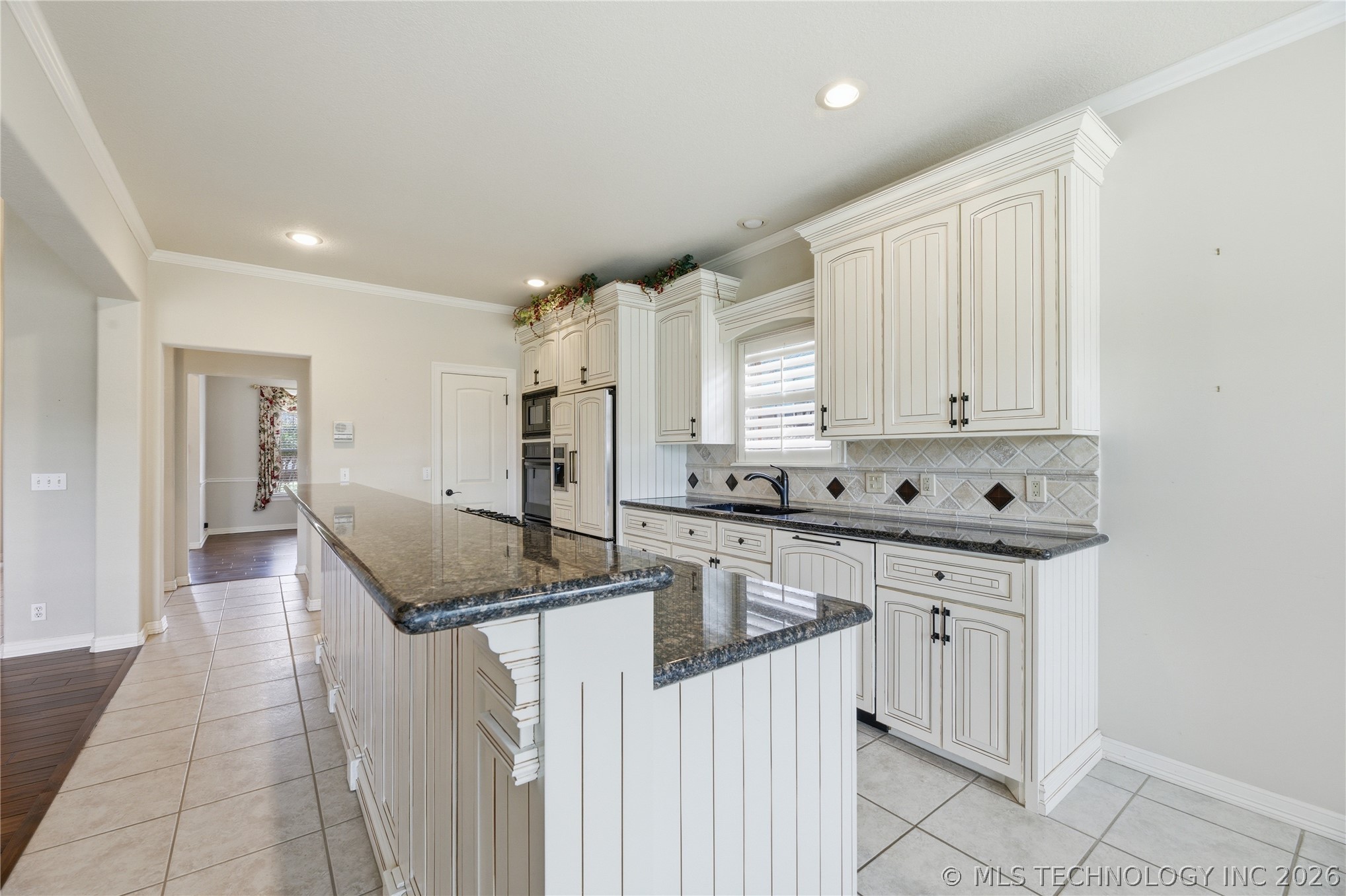 3920 S Sequoia Avenue Property Photo 15