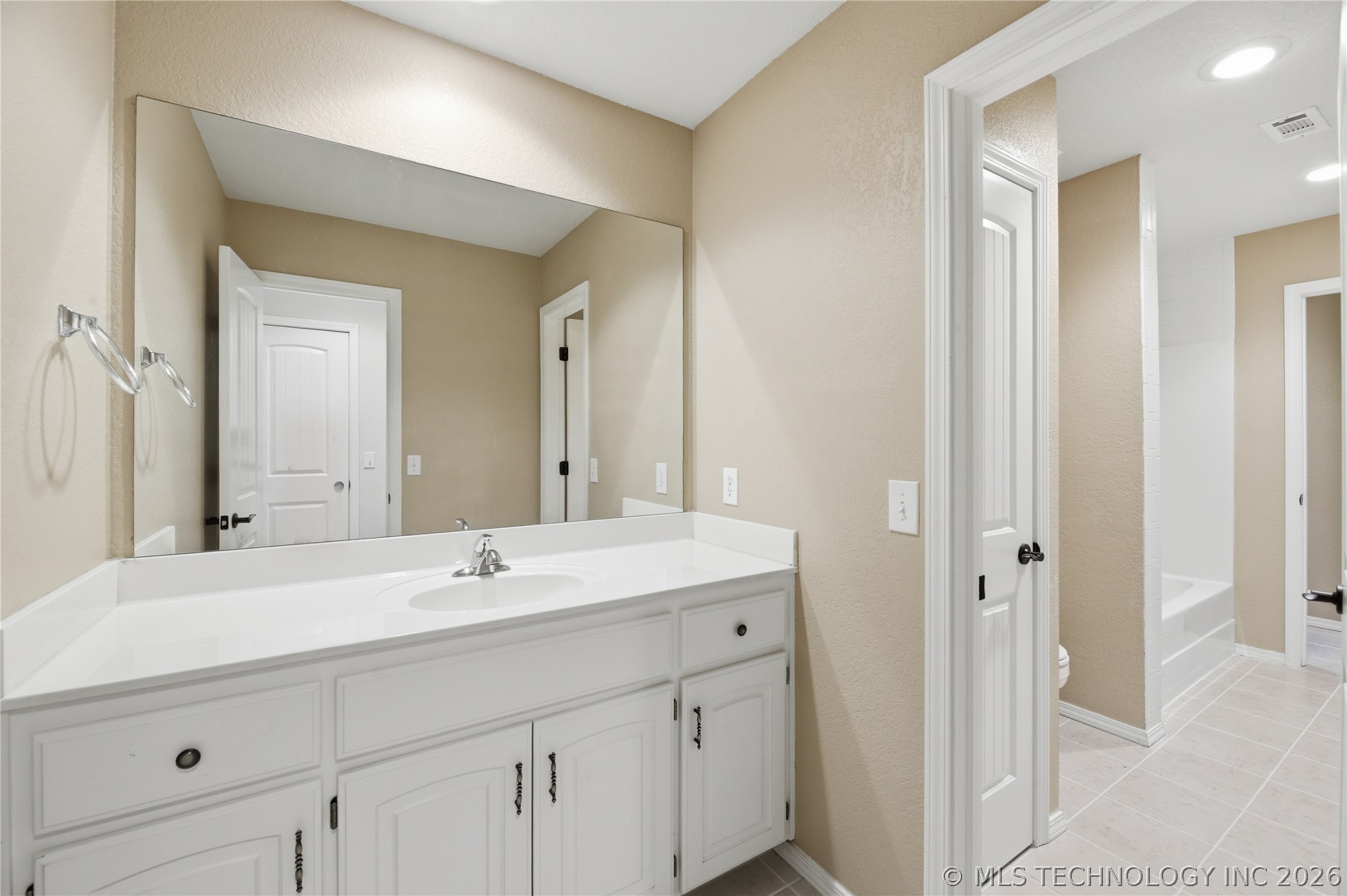 3920 S Sequoia Avenue Property Photo 32