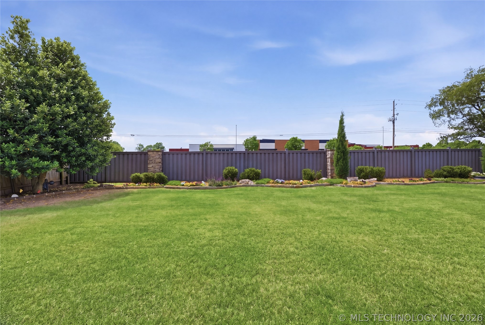 3920 S Sequoia Avenue Property Photo 40
