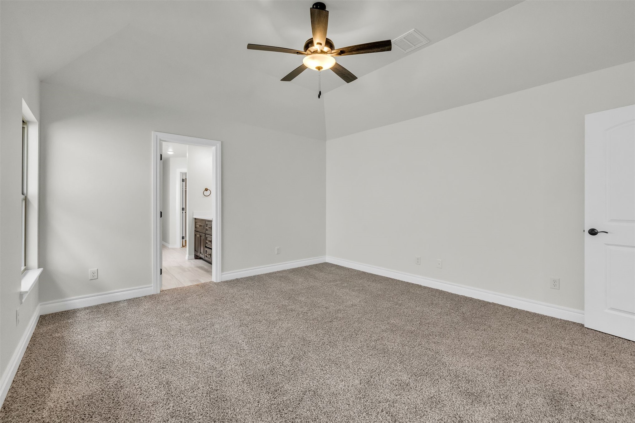 2909 E Northampton Street Property Photo 8