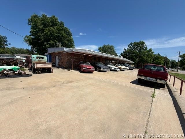 200 N Hinckley Property Photo 8