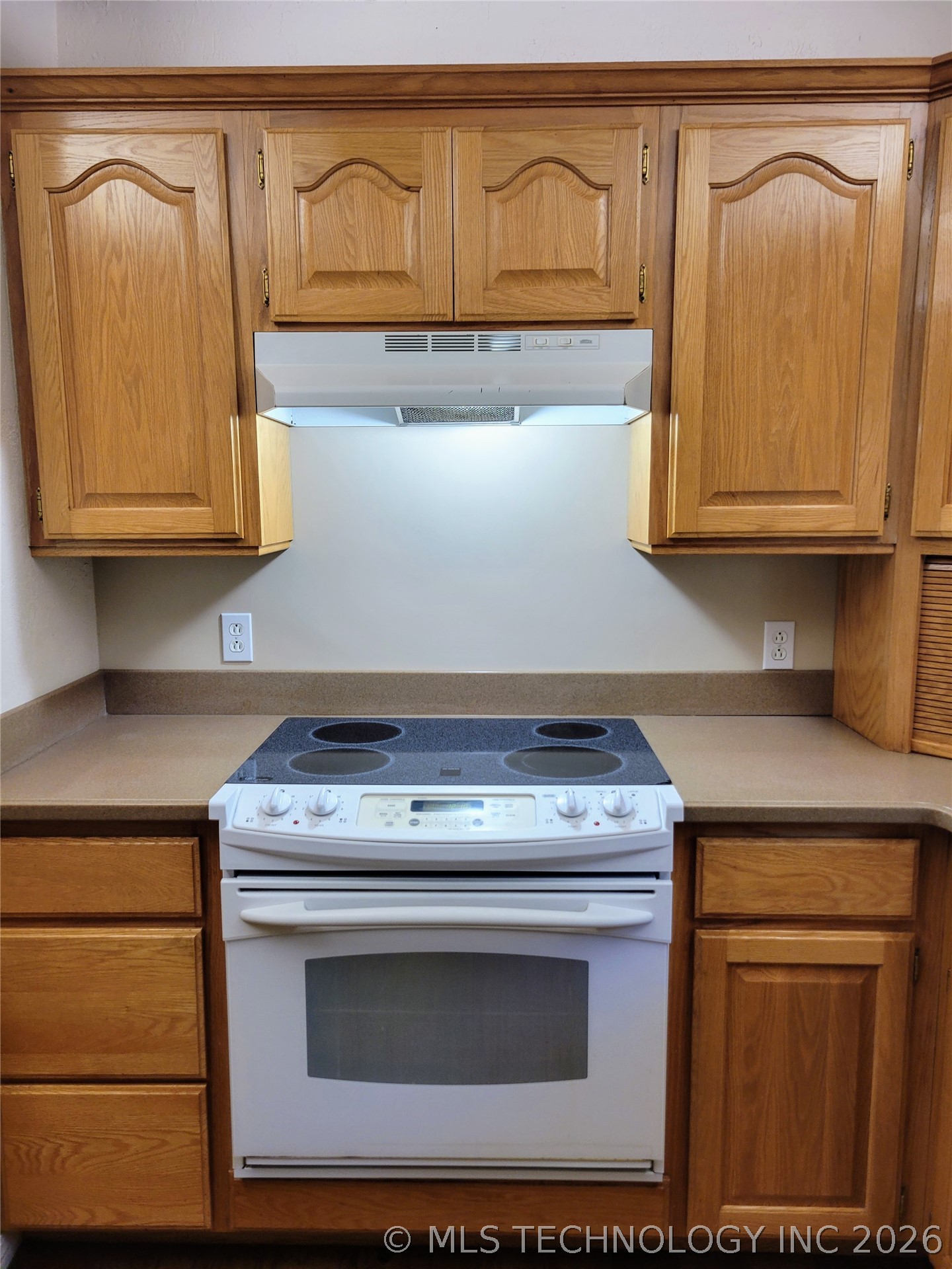 1034 Oak Property Photo 10