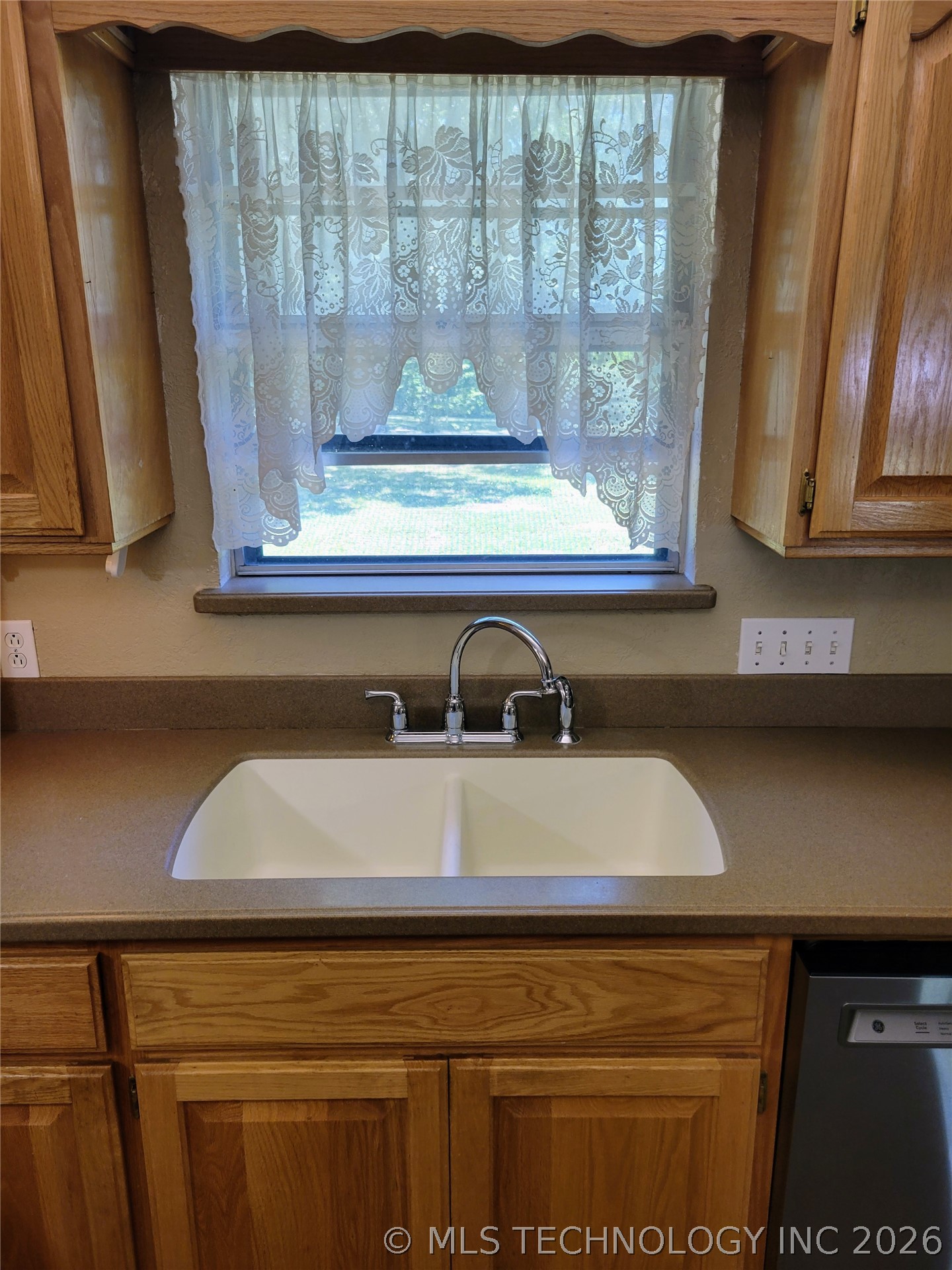 1034 Oak Property Photo 11