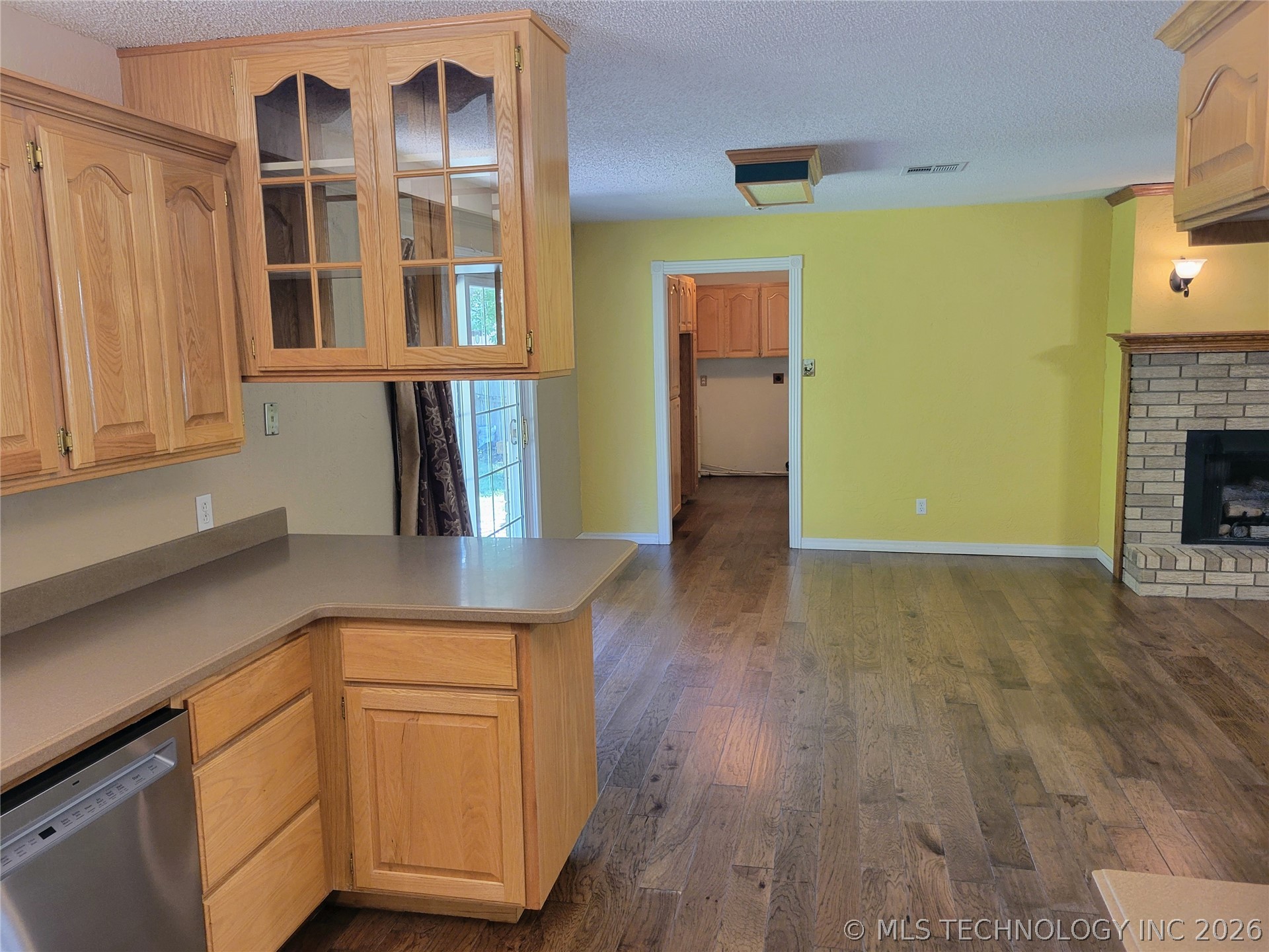 1034 Oak Property Photo 14