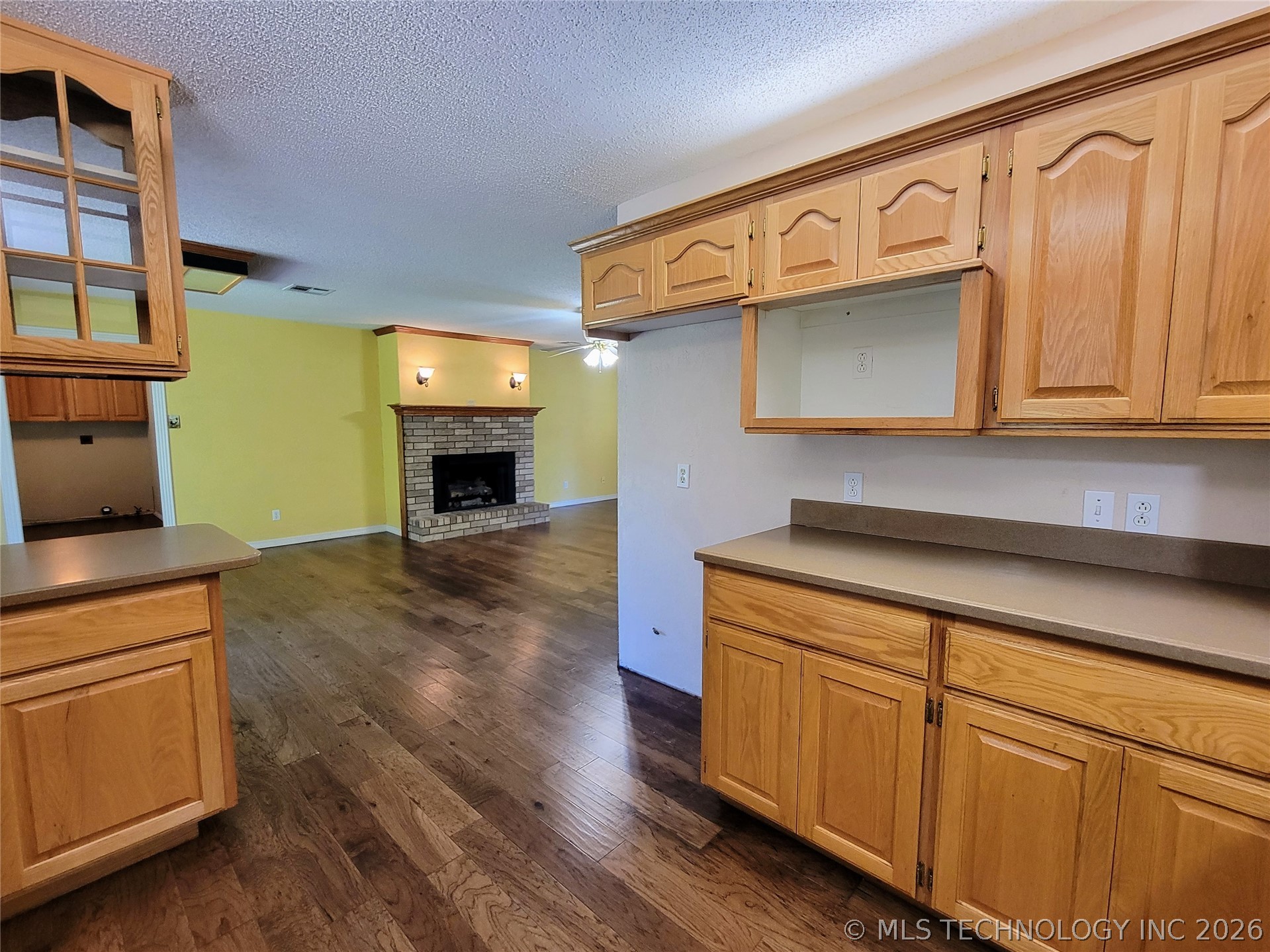 1034 Oak Property Photo 15