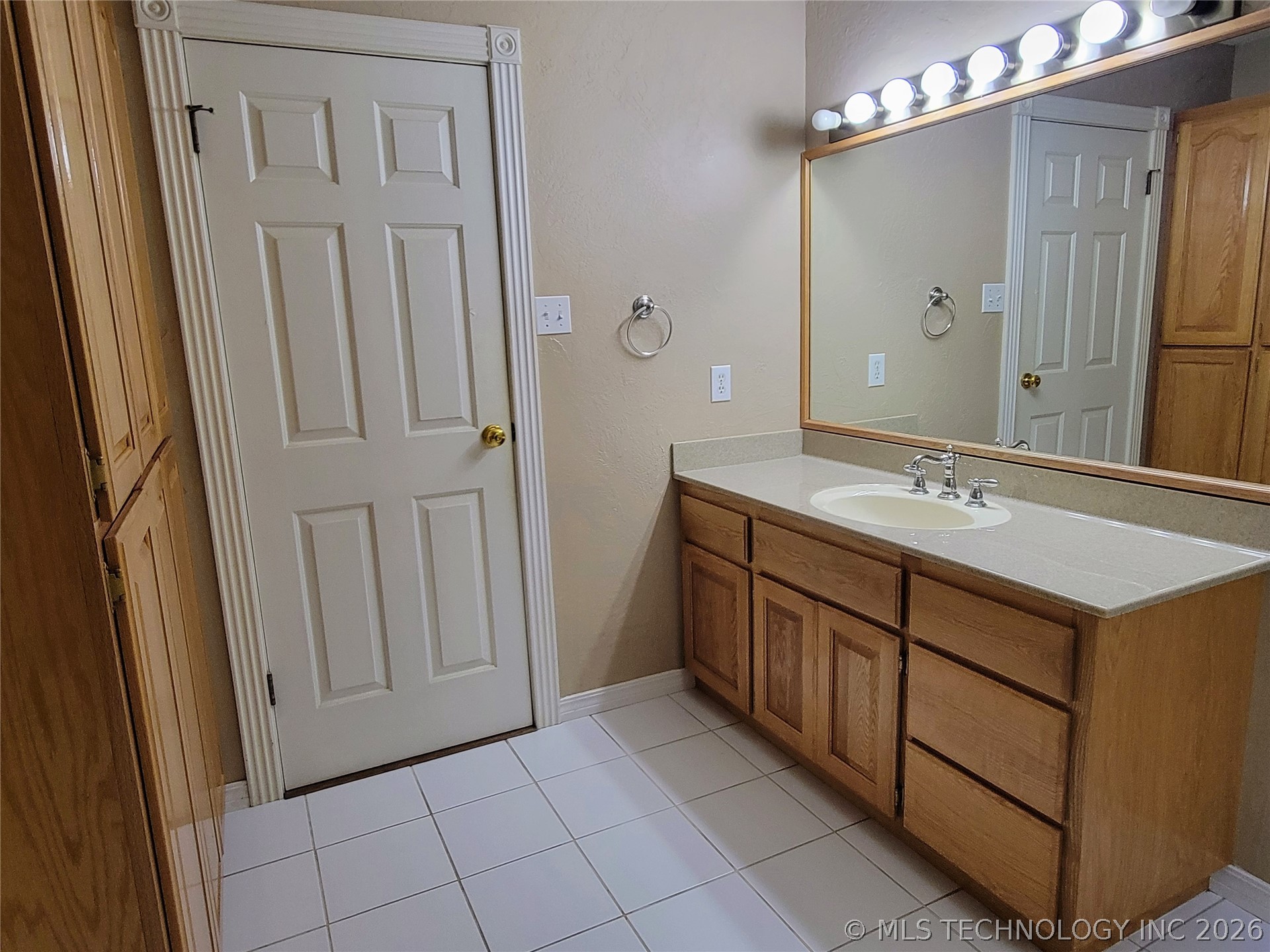 1034 Oak Property Photo 21