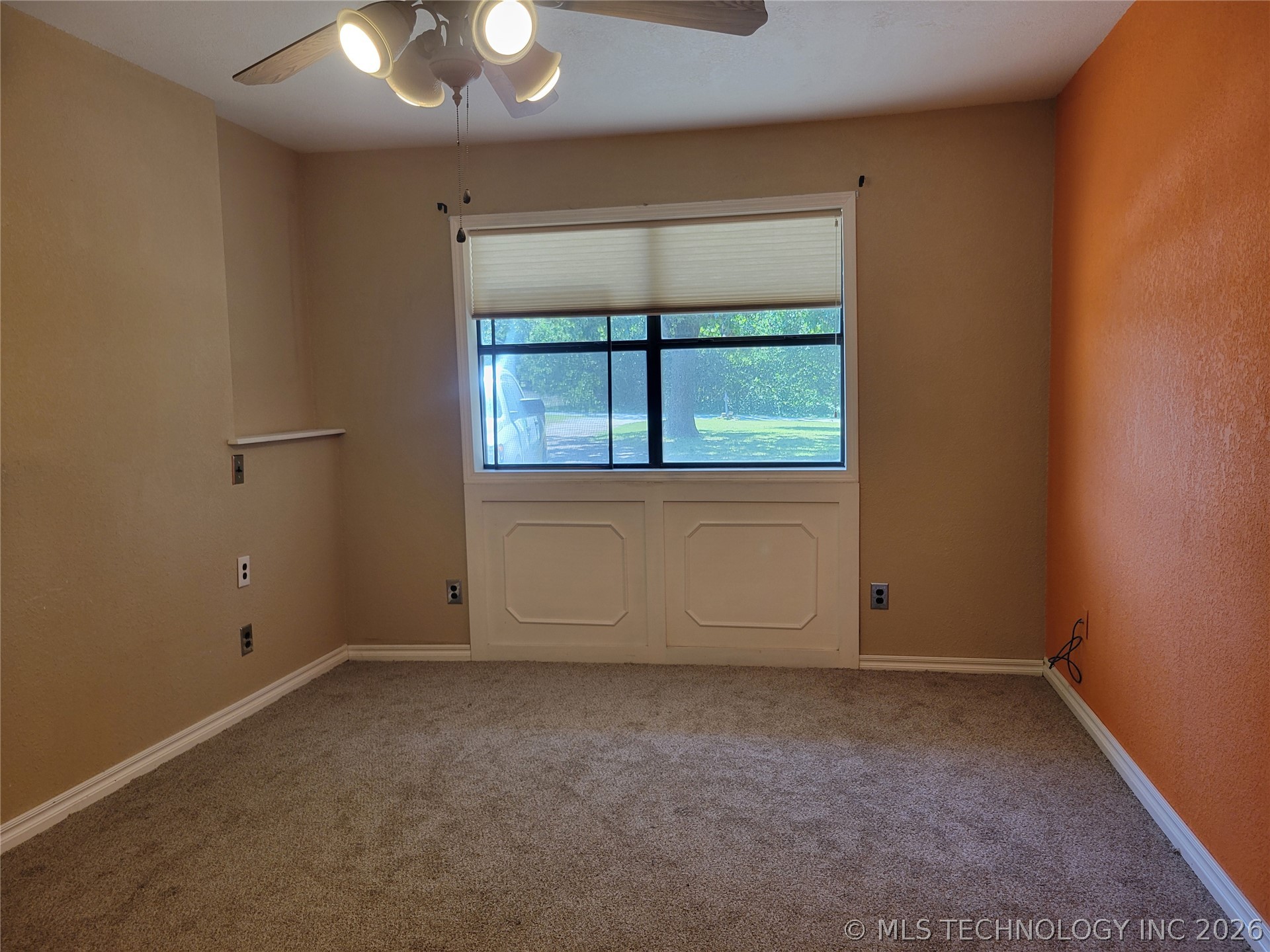 1034 Oak Property Photo 32