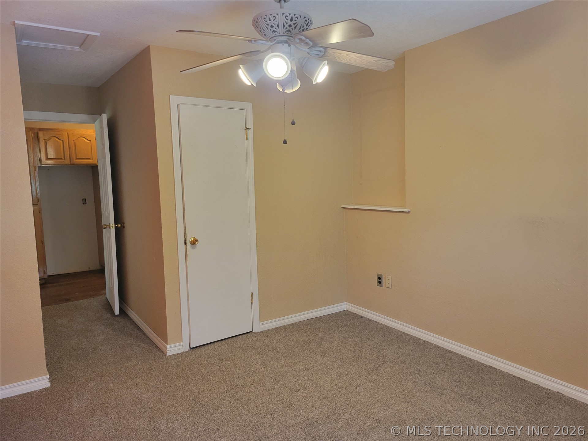 1034 Oak Property Photo 33