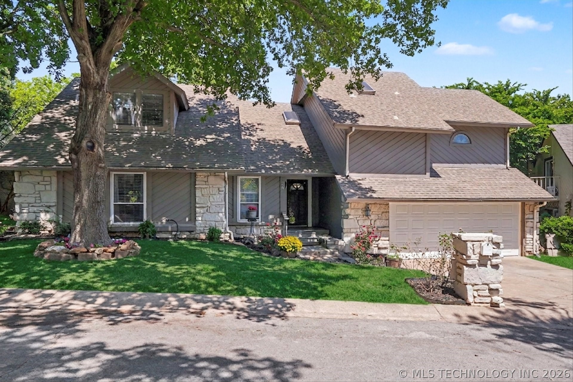 9707 S Lakewood Place Property Photo 1