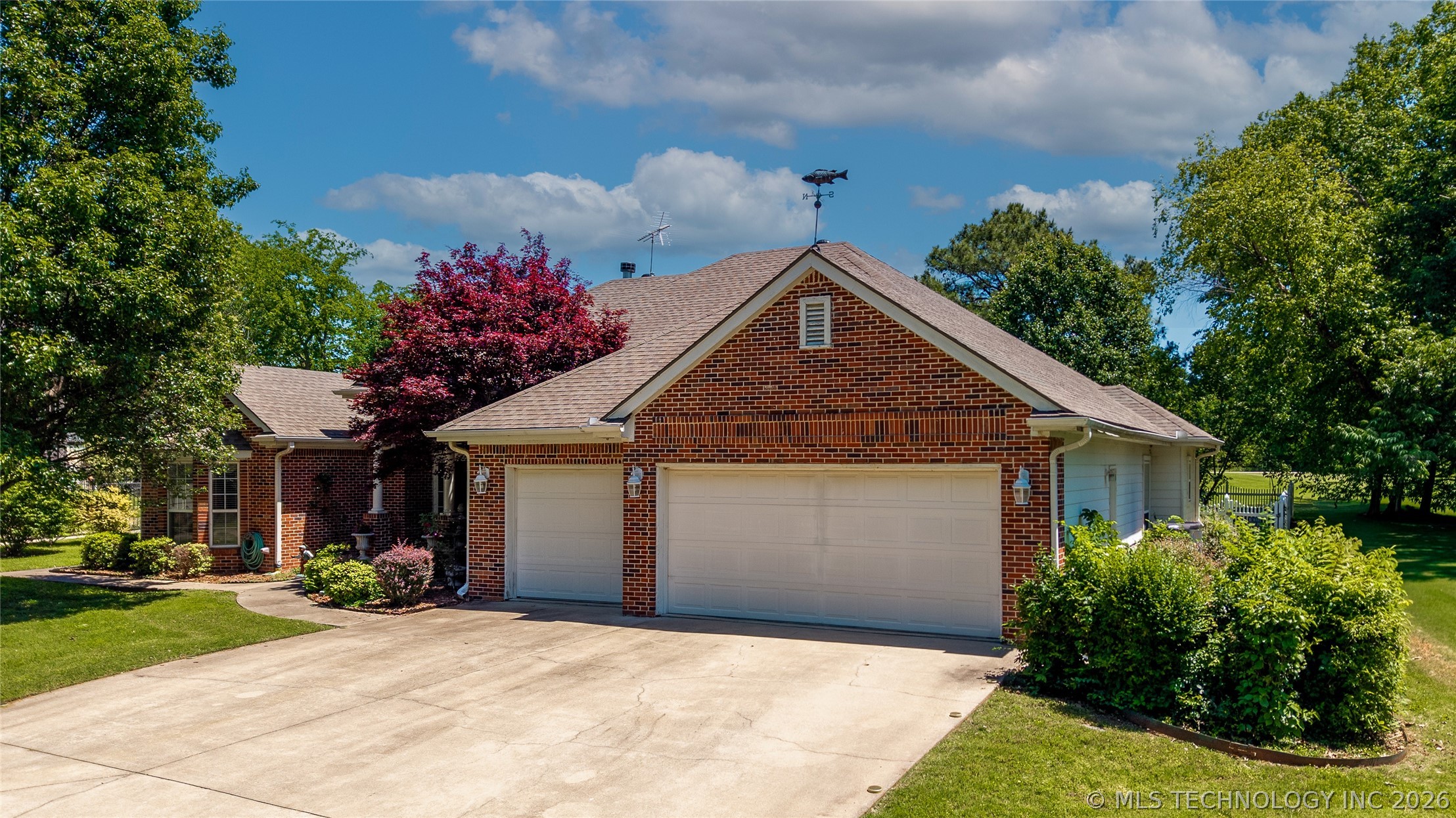 5080 Lake Breeze Road Property Photo 3