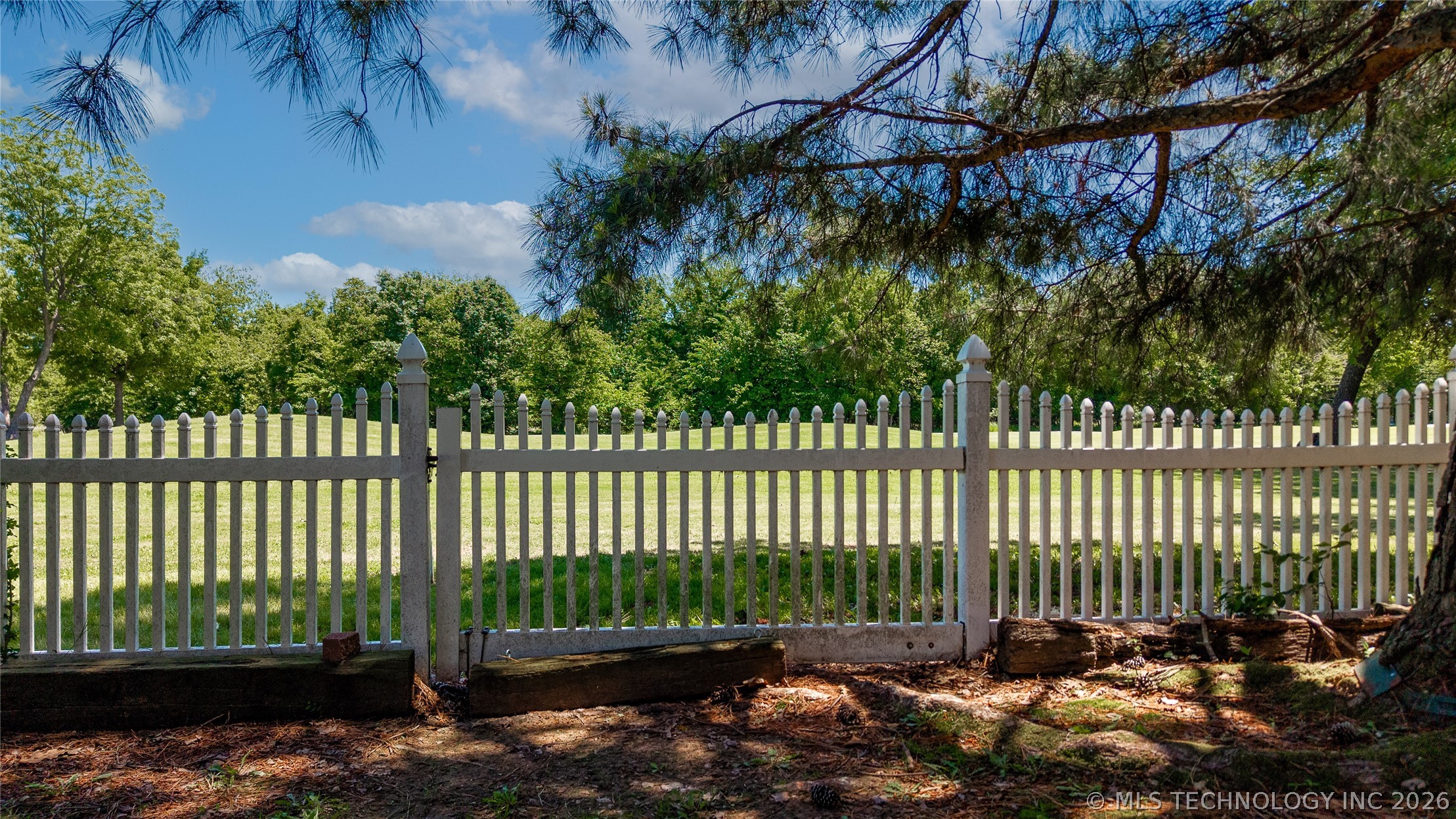 5080 Lake Breeze Road Property Photo 36
