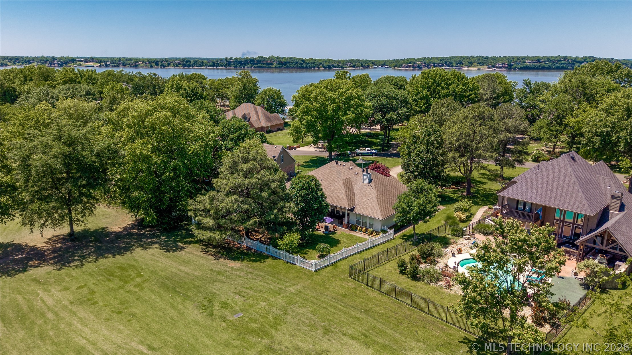 5080 Lake Breeze Road Property Photo 38