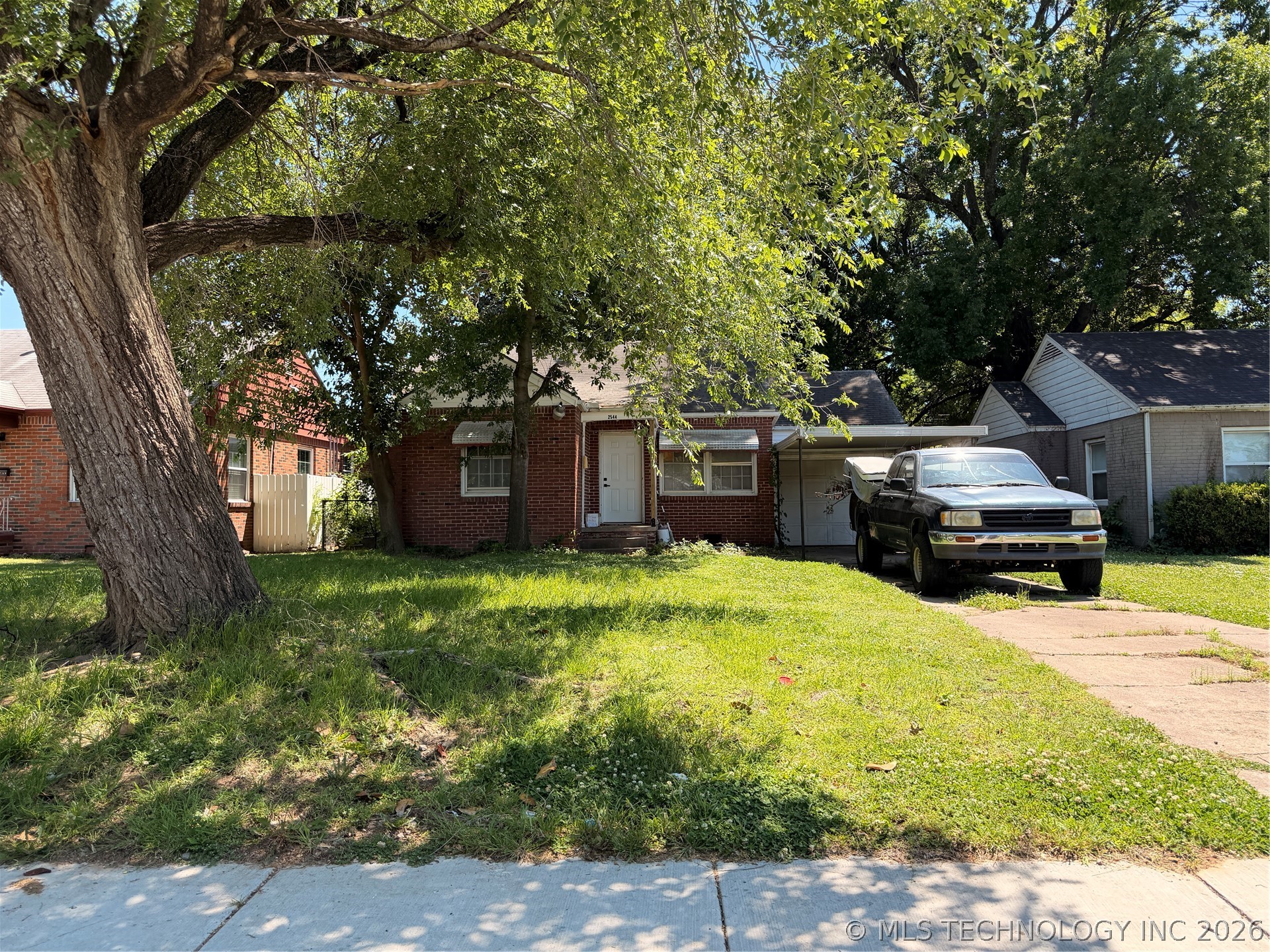 2544 E 1st Street Property Photo 1