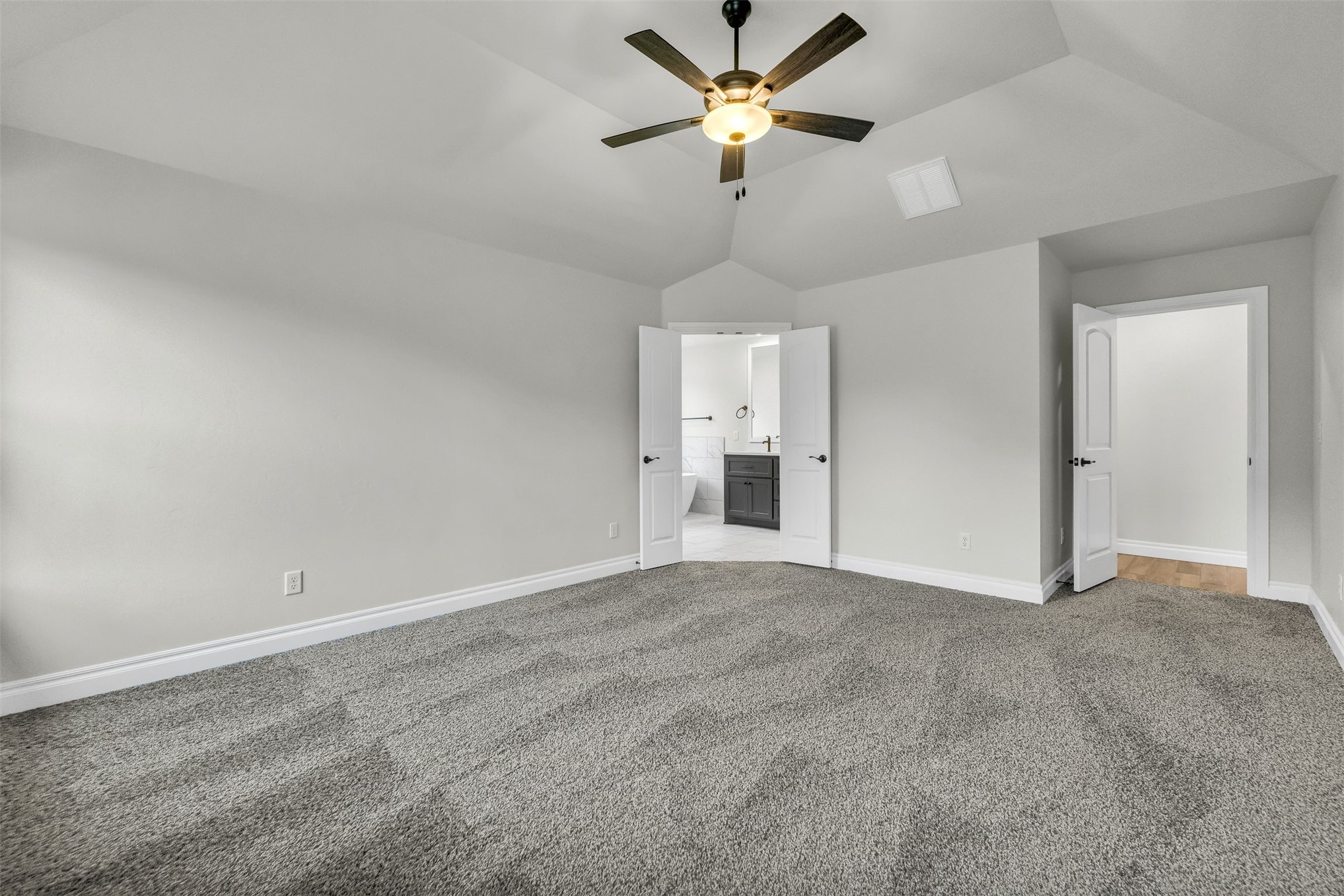 2900 E Northampton Street Property Photo 10