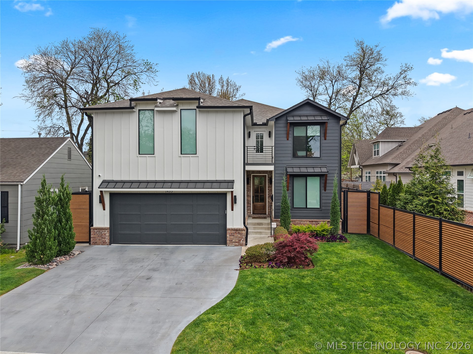 1433 E 37th Place Property Photo