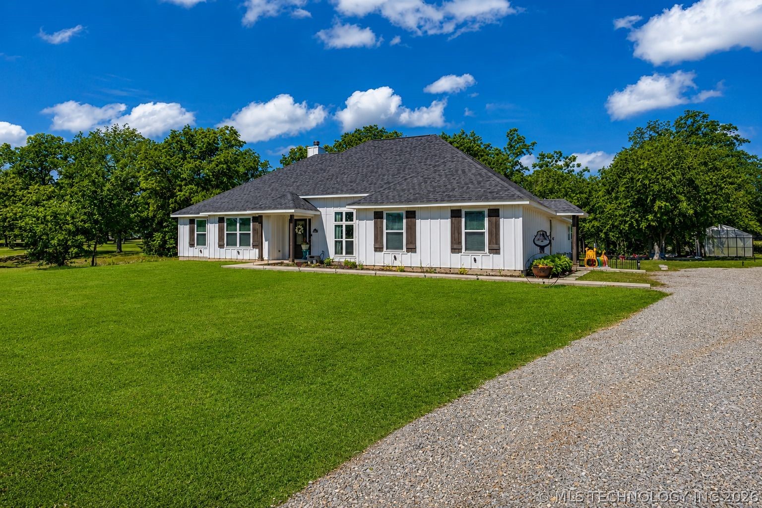 17957 Bridgeview Road Property Photo 4