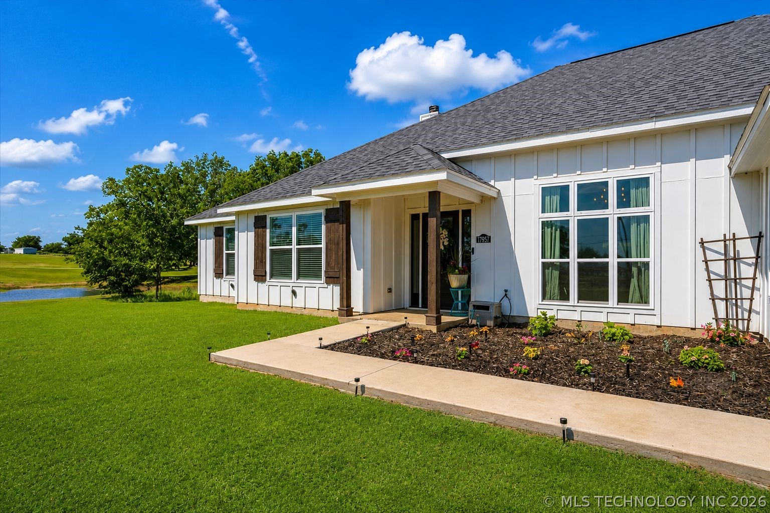 17957 Bridgeview Road Property Photo 6