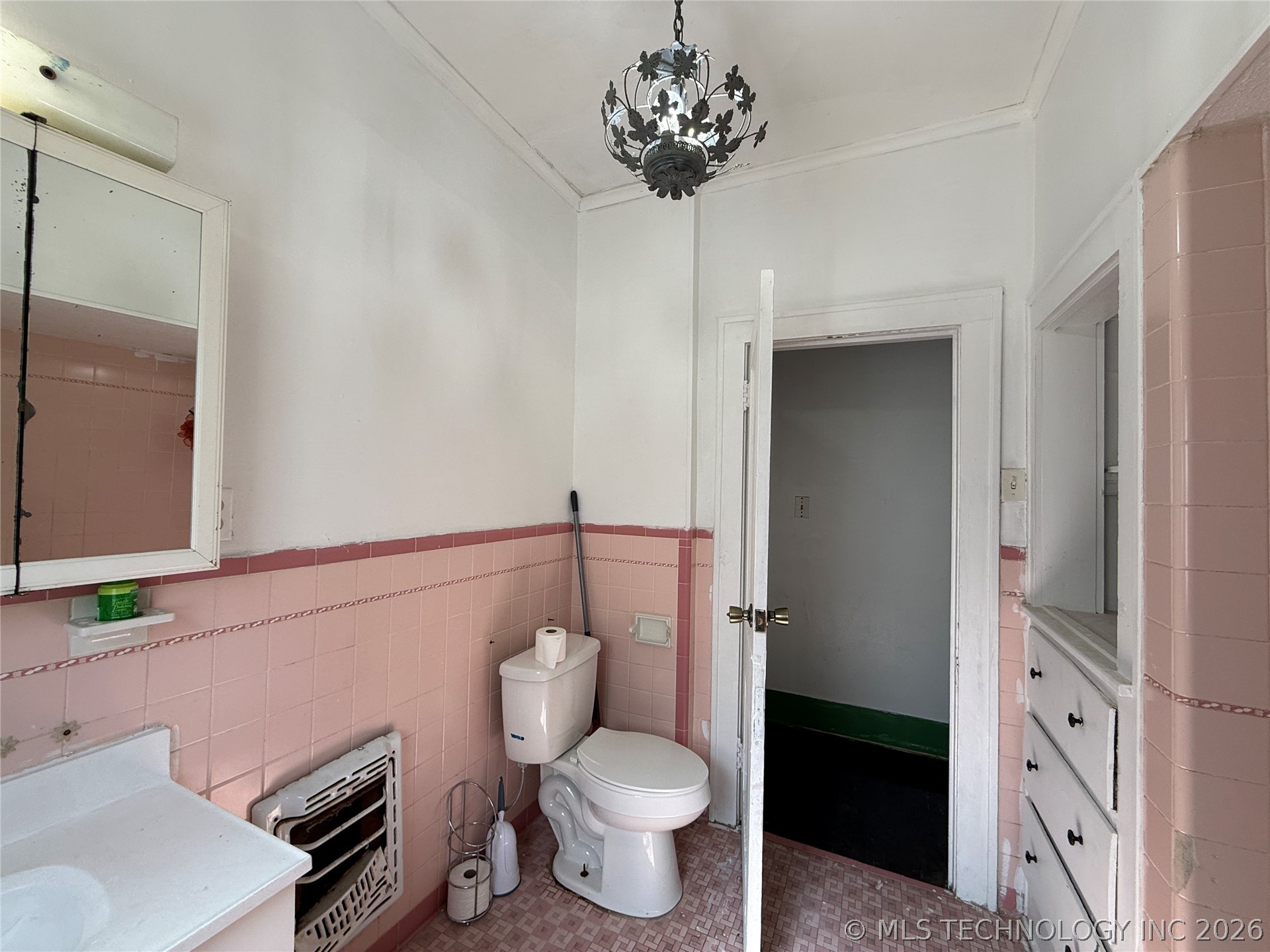 2429 Columbus Street Property Photo 7