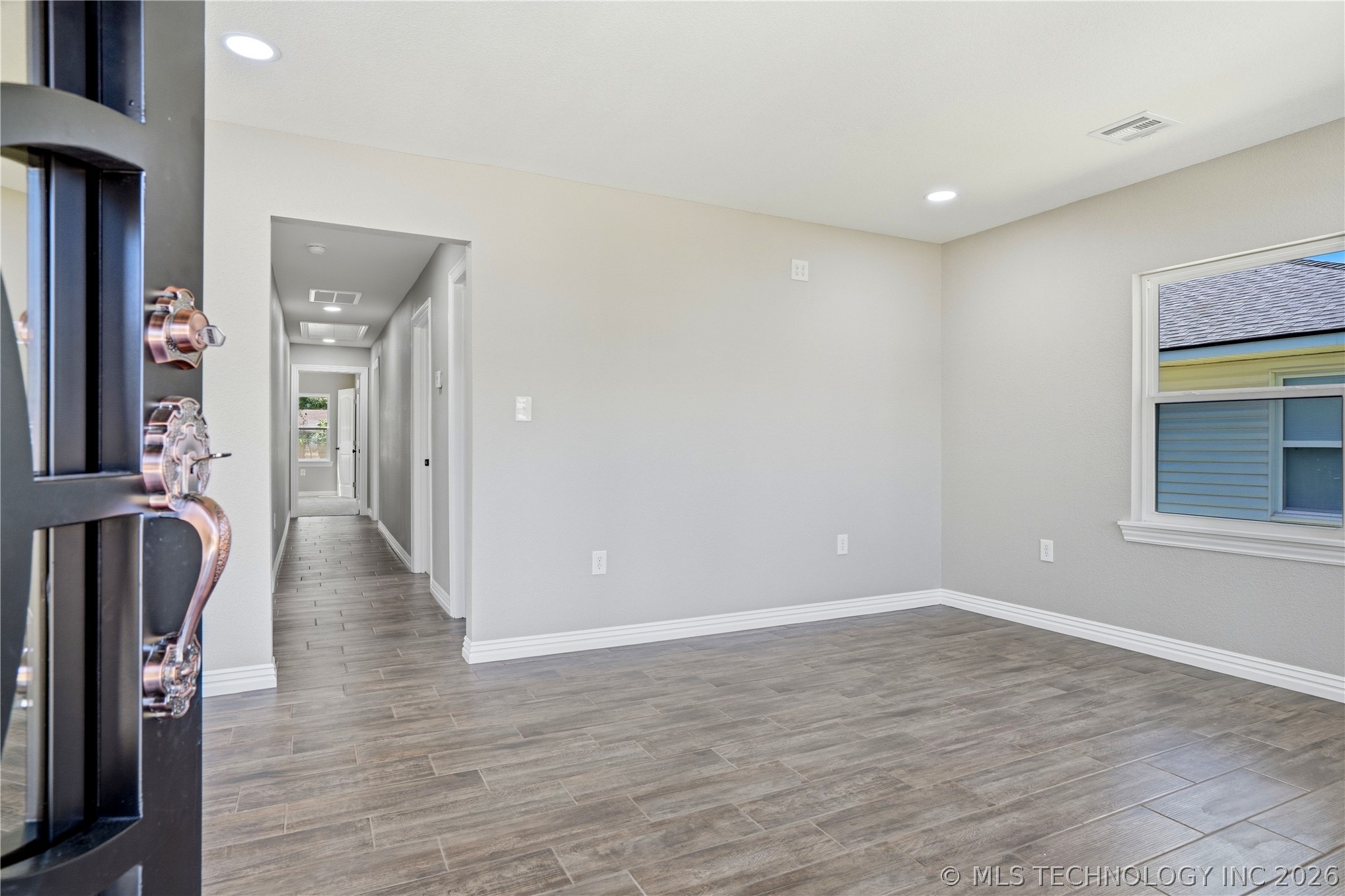 1220 E Miami Property Photo 8