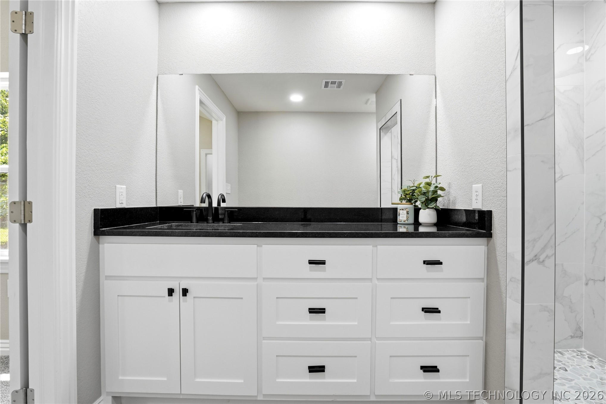 1220 E Miami Property Photo 25