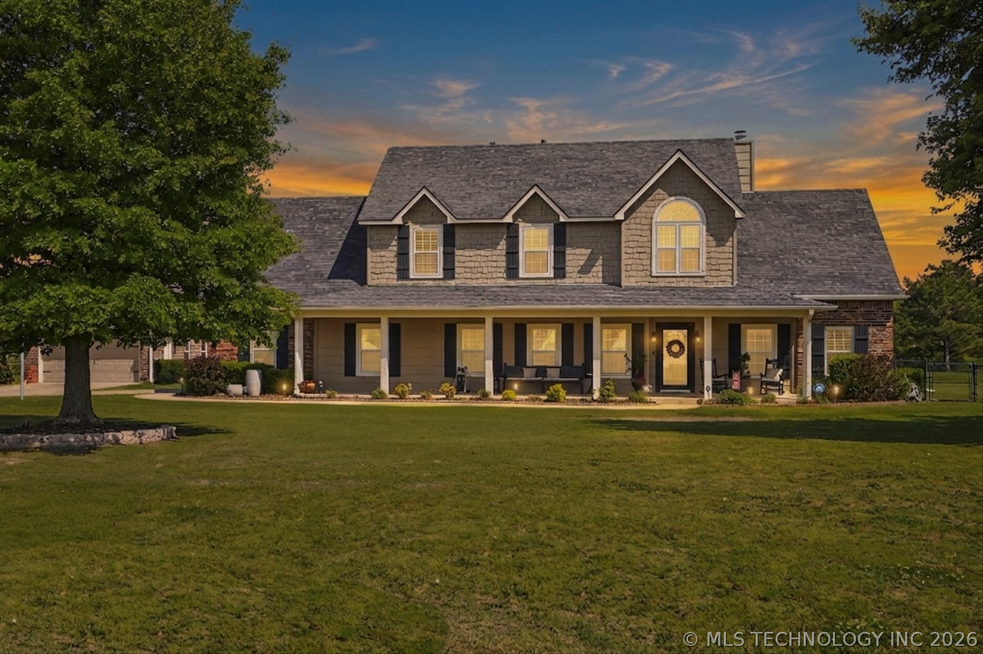 2406 E Fairfield Court Property Photo 2