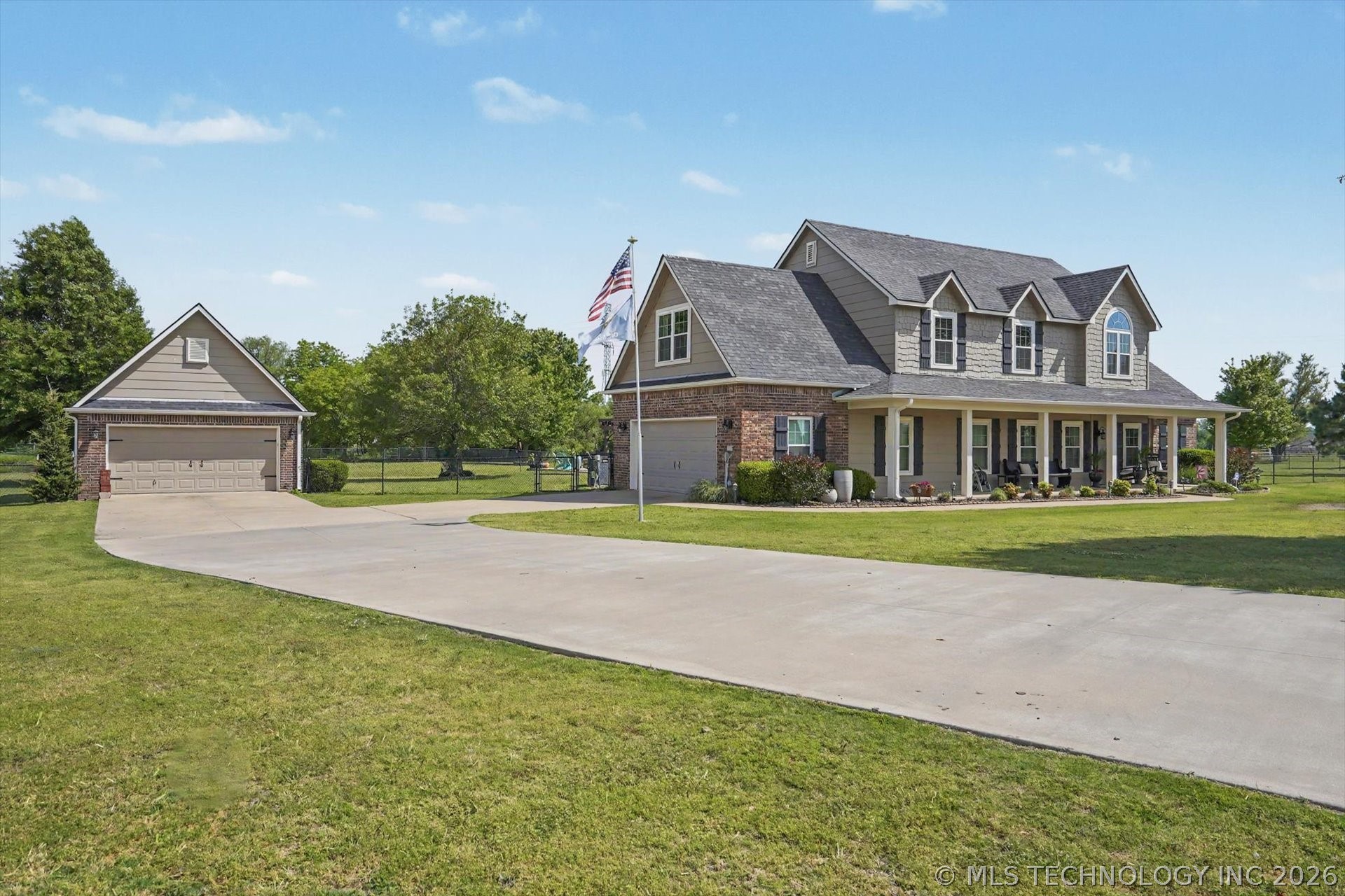 2406 E Fairfield Court Property Photo 4