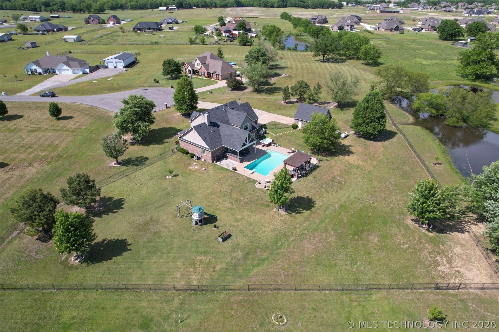 2406 E Fairfield Court Property Photo 7
