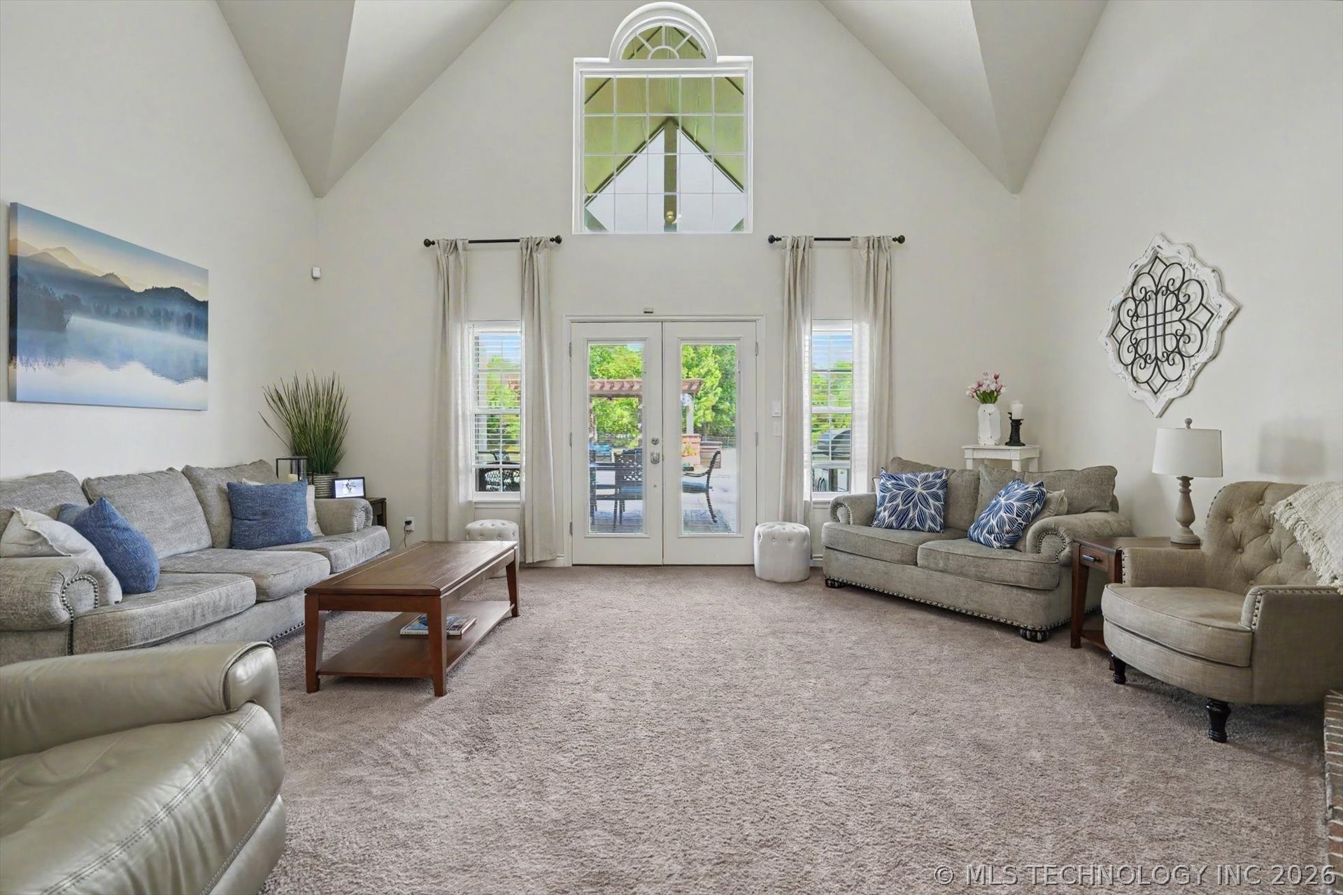 2406 E Fairfield Court Property Photo 12