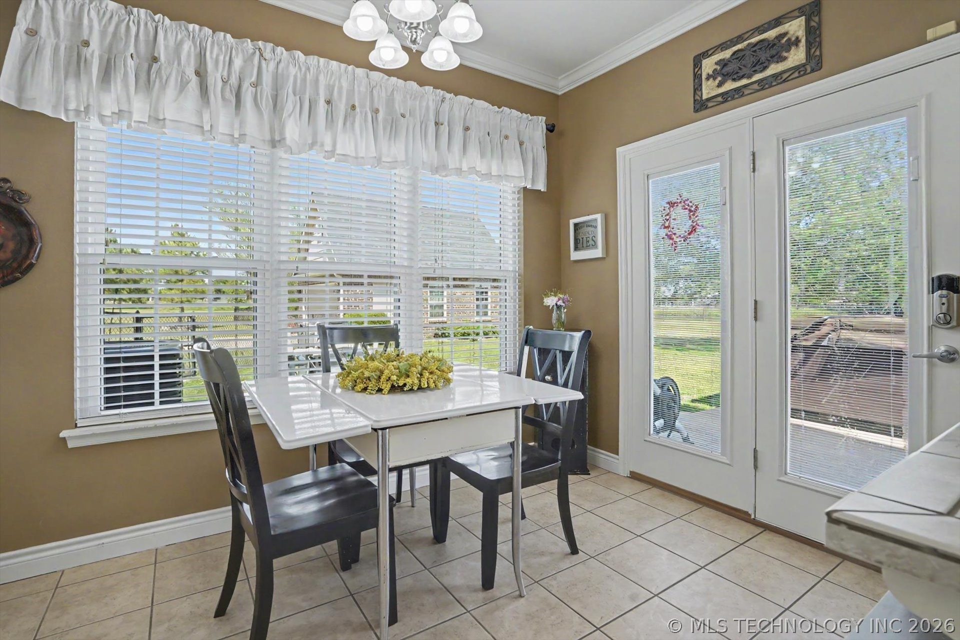 2406 E Fairfield Court Property Photo 18