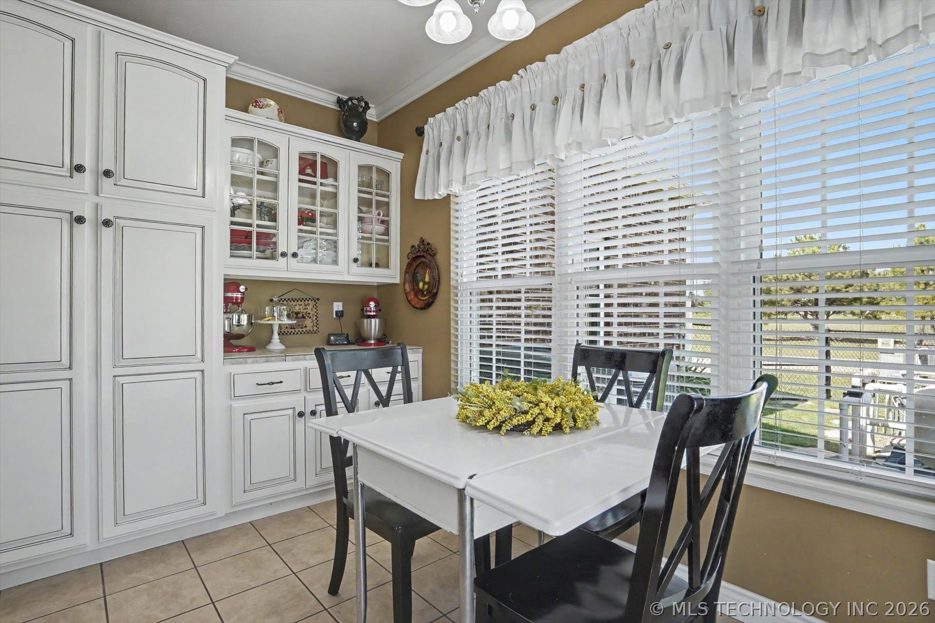 2406 E Fairfield Court Property Photo 19