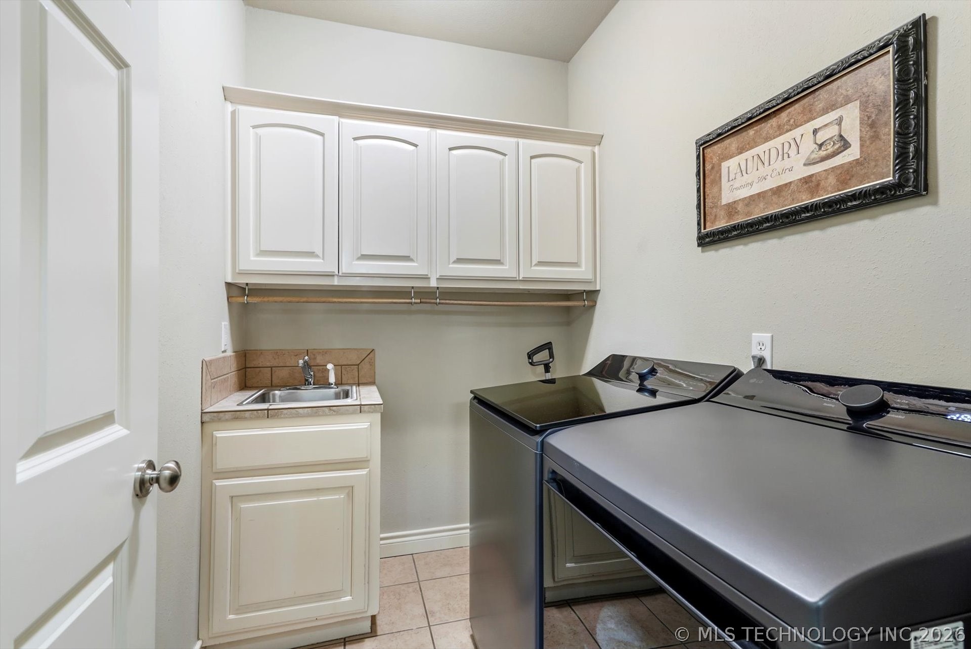 2406 E Fairfield Court Property Photo 25
