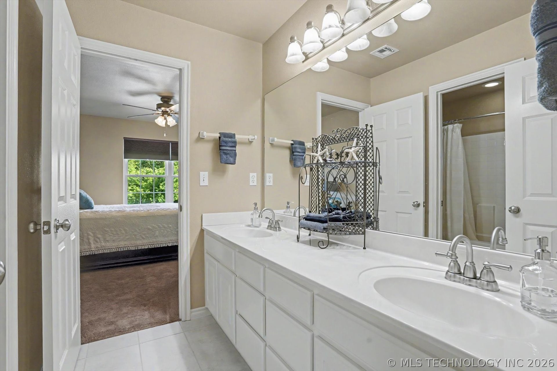 2406 E Fairfield Court Property Photo 36