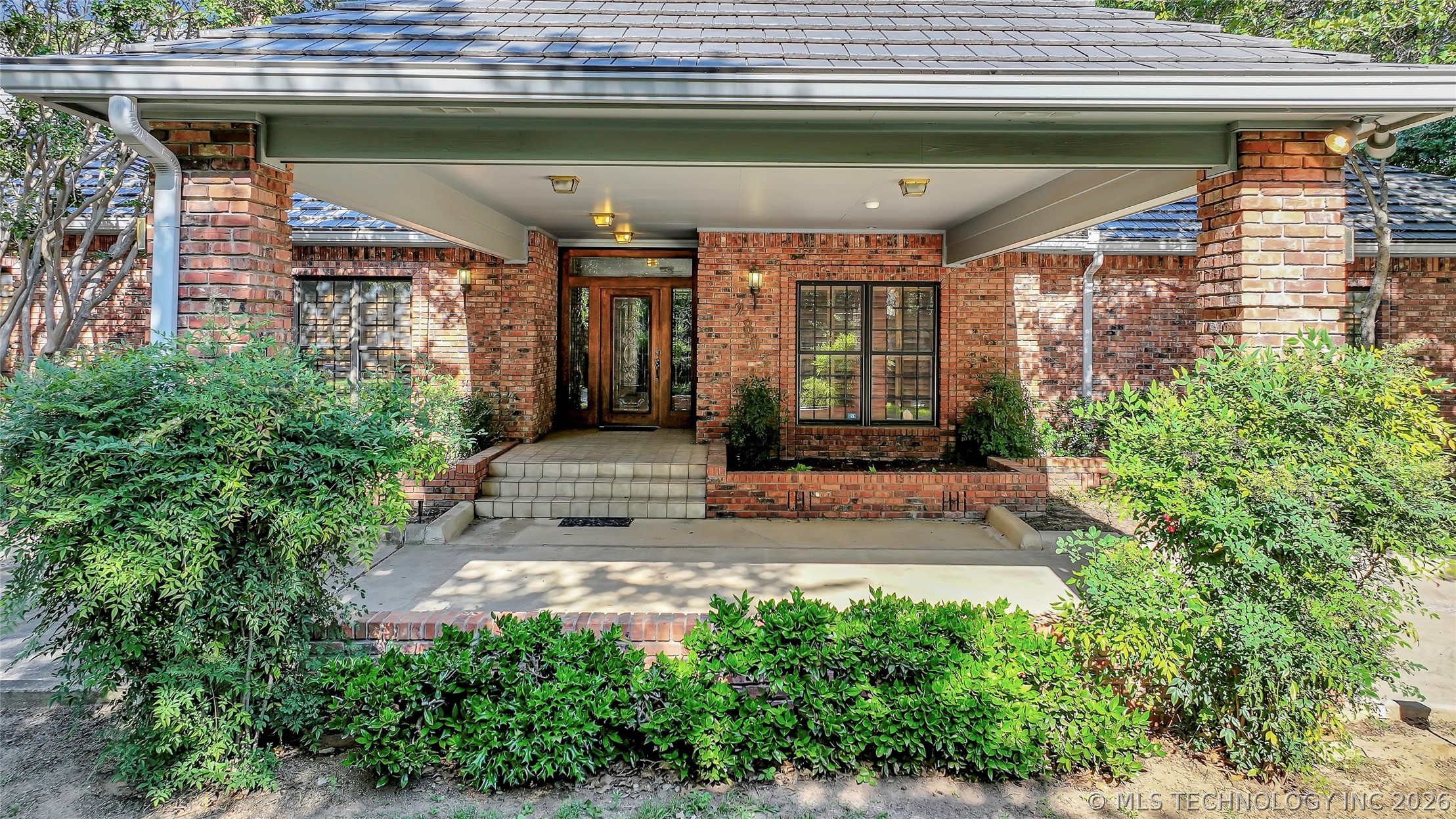 2803 Ridgeway Property Photo 2