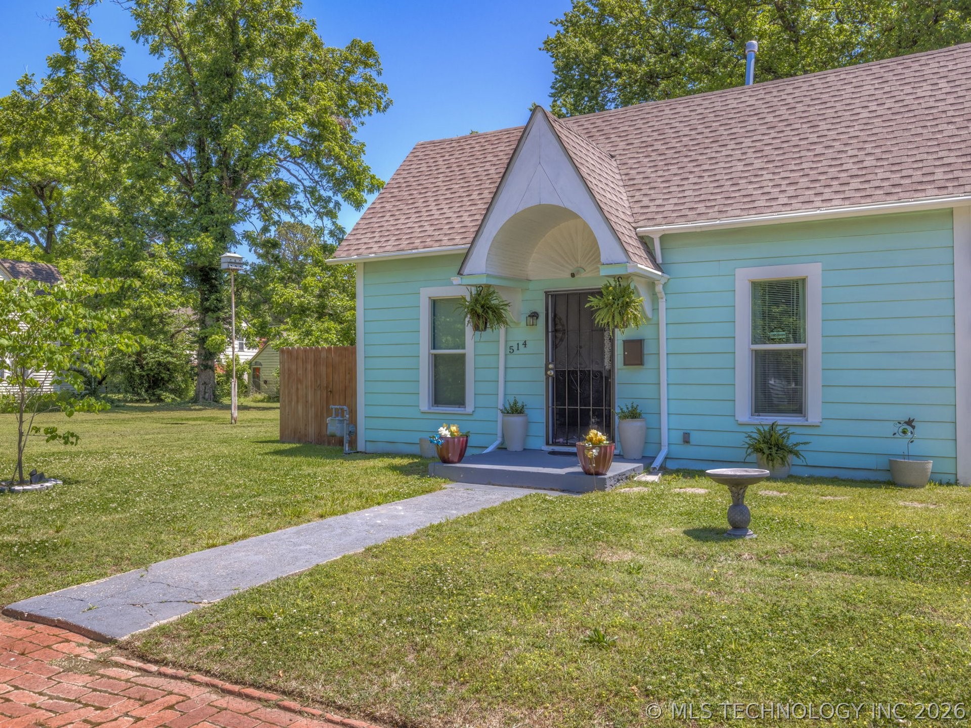 514 S Seneca Avenue Property Photo 2