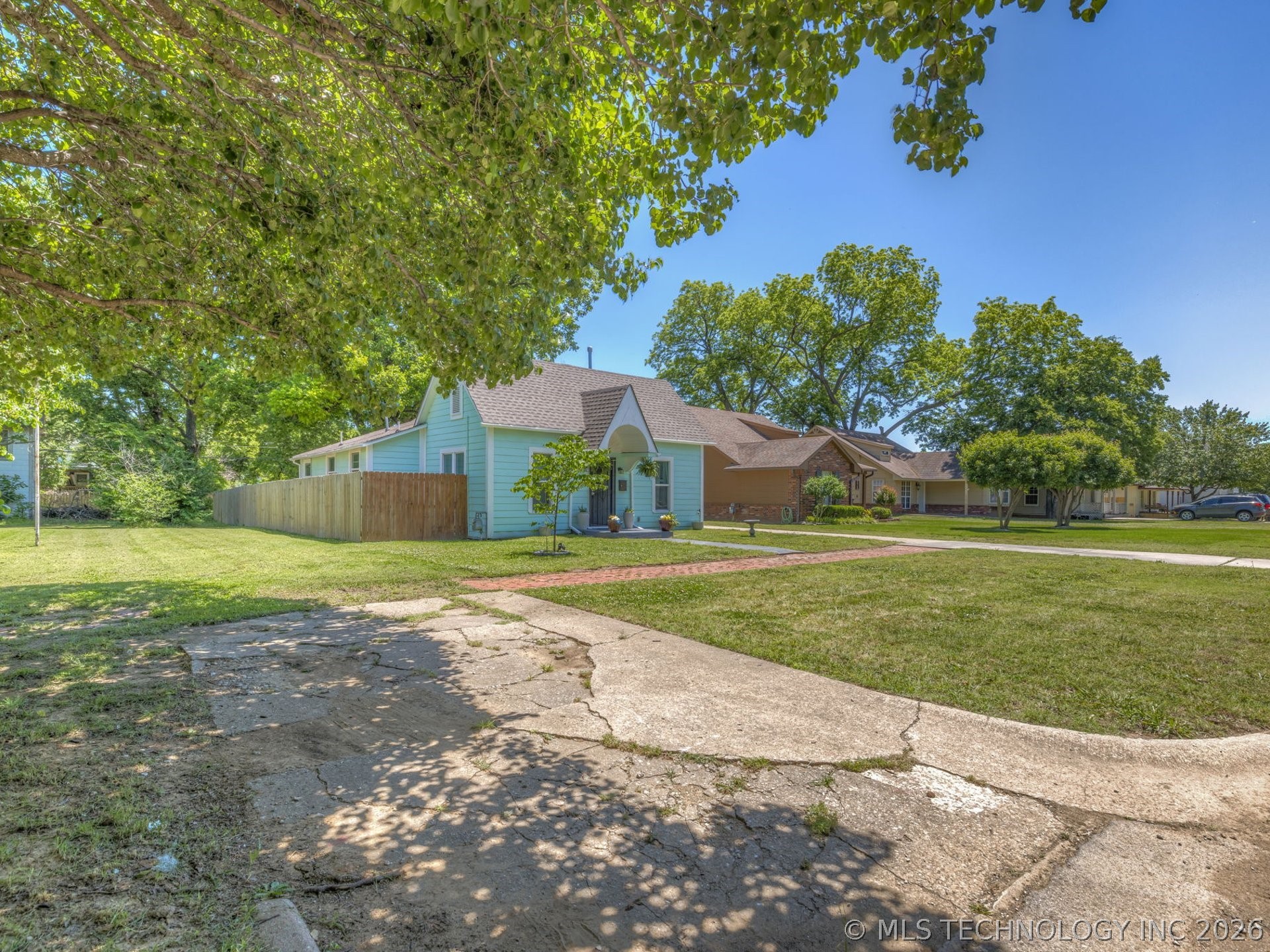 514 S Seneca Avenue Property Photo 3