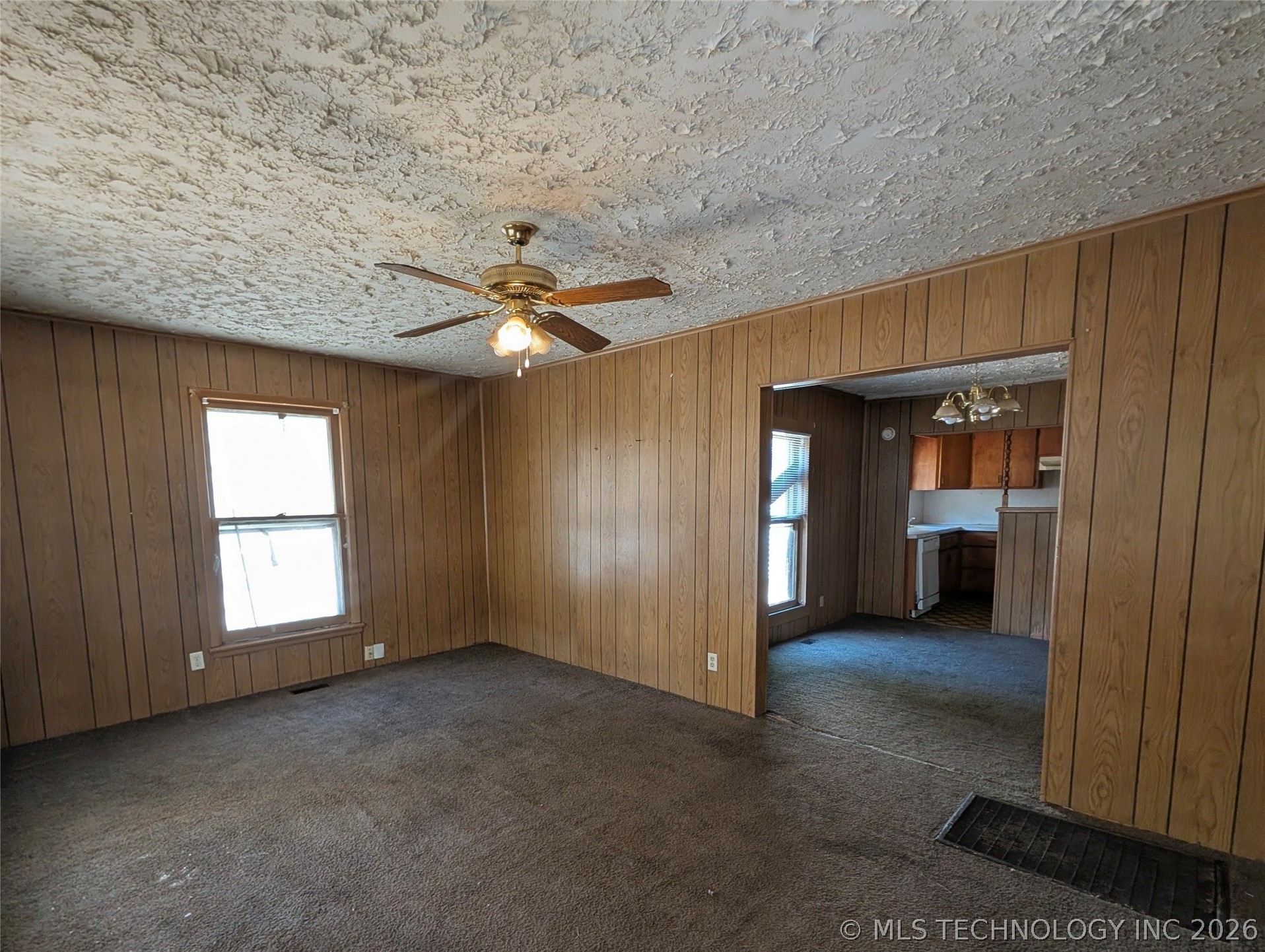 701 N Grant Avenue Property Photo 2