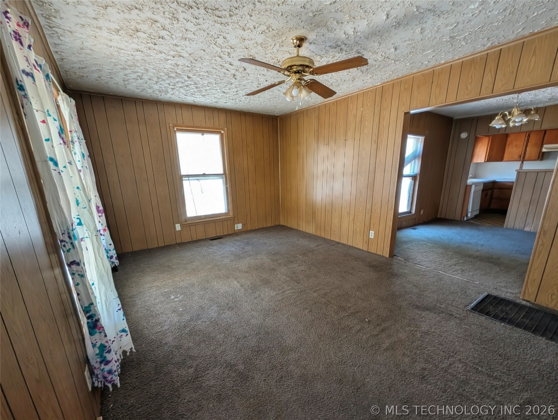 701 N Grant Avenue Property Photo 3