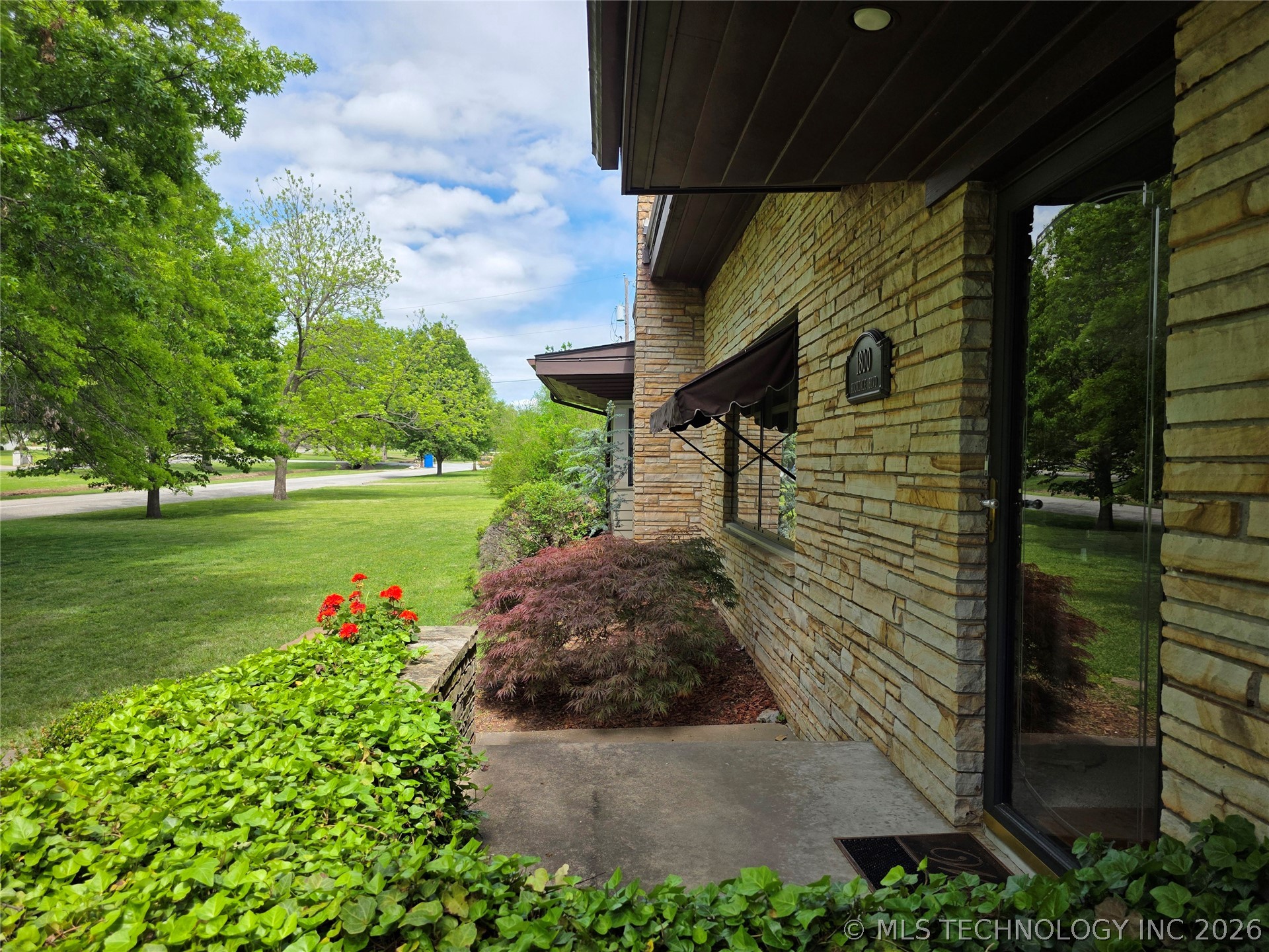 1800 Rockdale Boulevard Property Photo 5