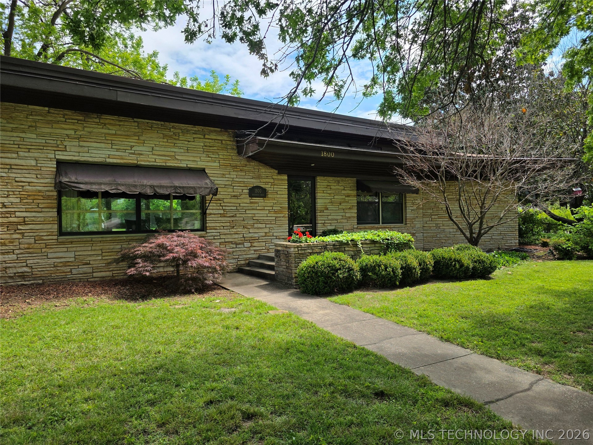 1800 Rockdale Boulevard Property Photo 7