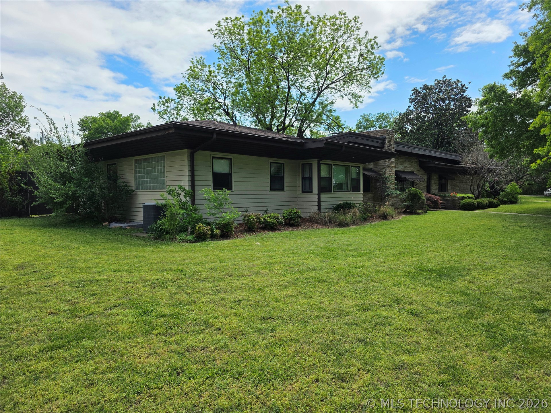 1800 Rockdale Boulevard Property Photo 8