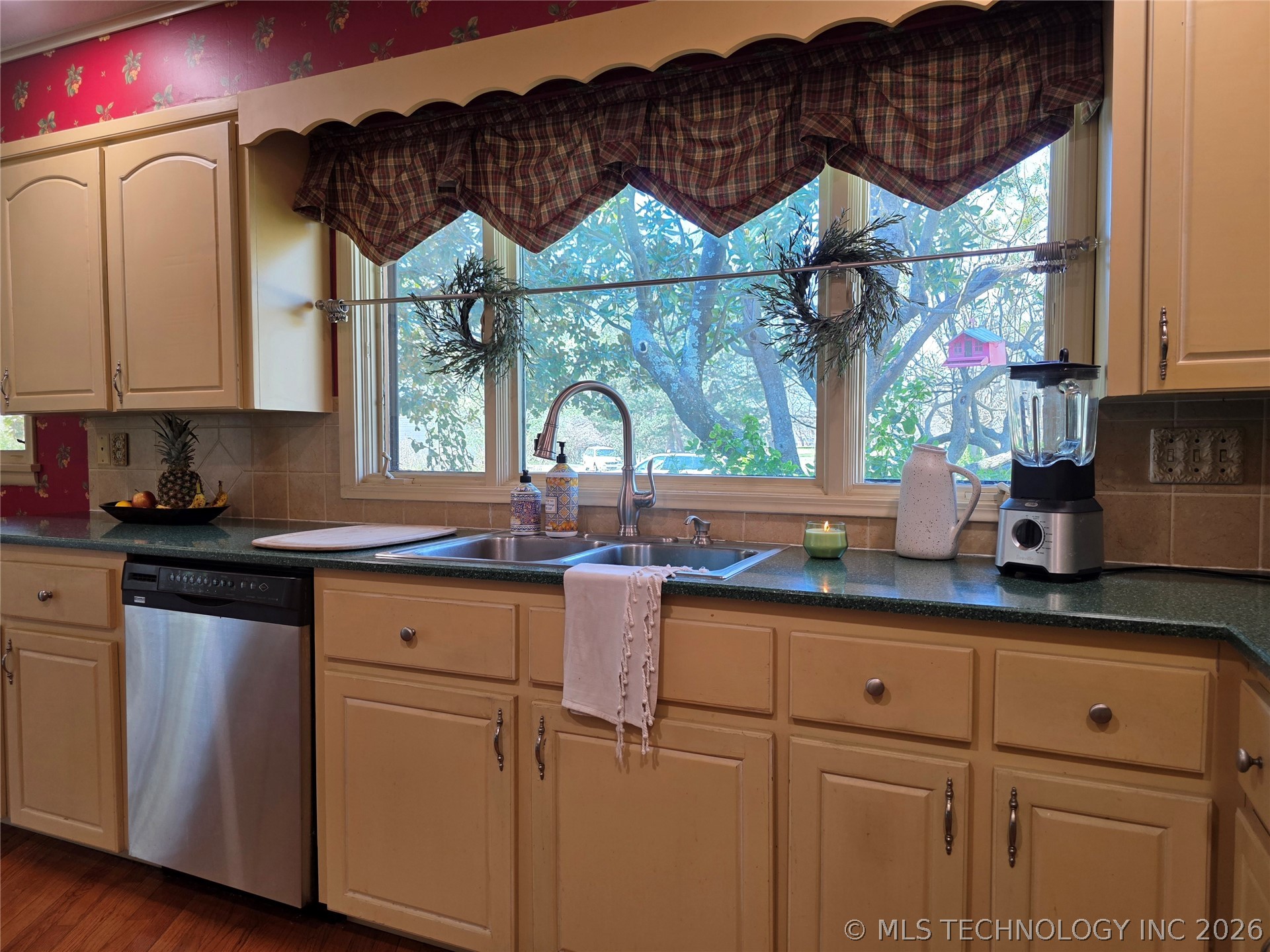 1800 Rockdale Boulevard Property Photo 27