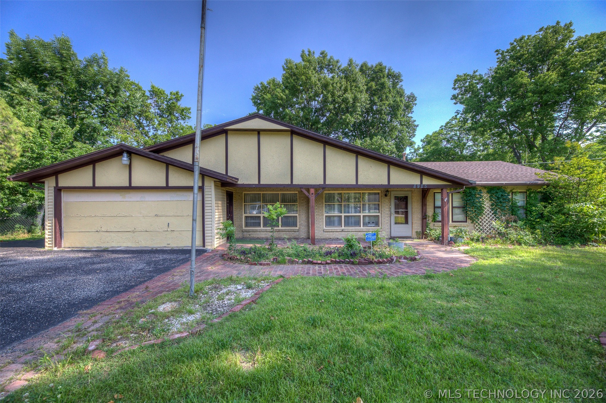 8925 E 15th Street Property Photo 1