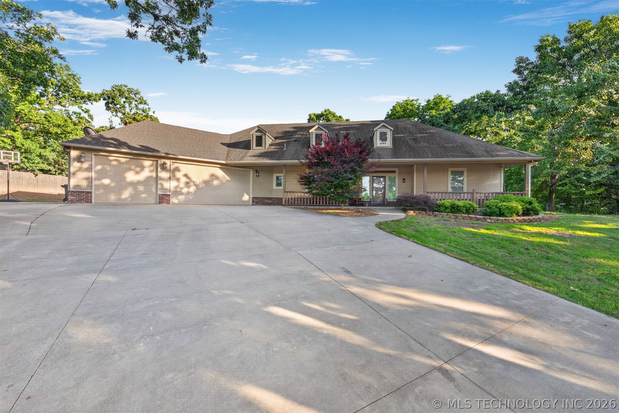 1902 E 370 Road Property Photo 1