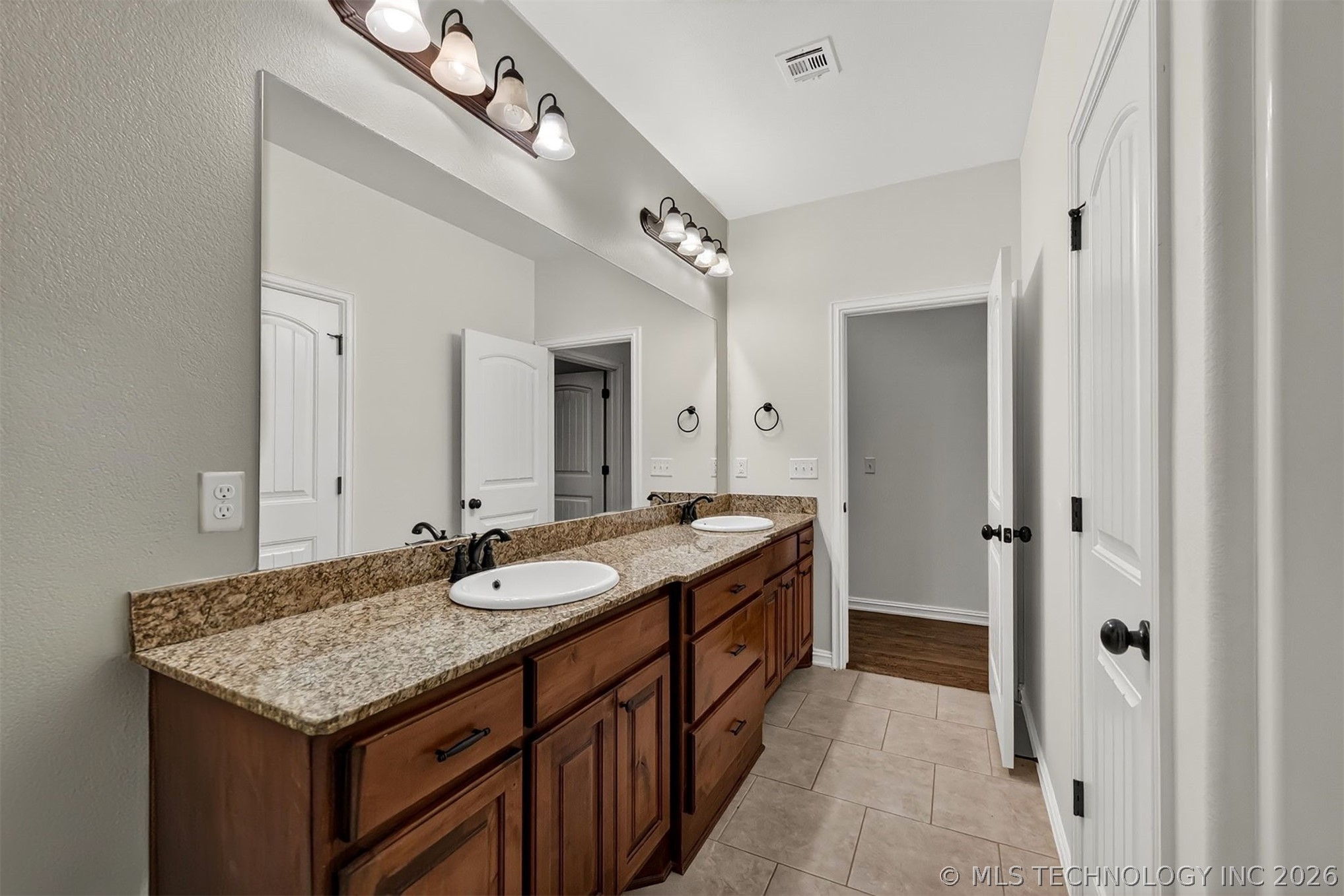1902 E 370 Road Property Photo 41