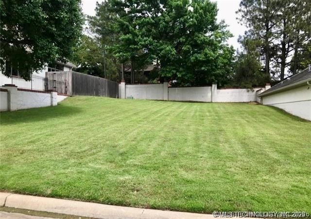 4823 S Zunis Avenue Property Photo 2