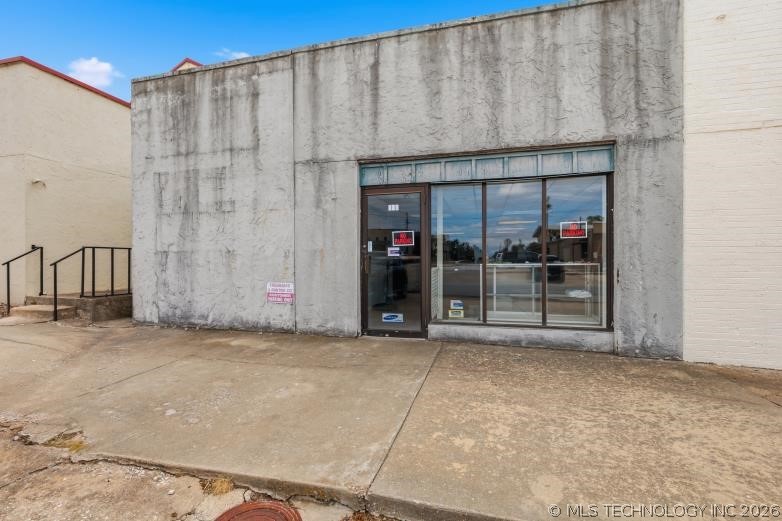 529 E Main Property Photo 1