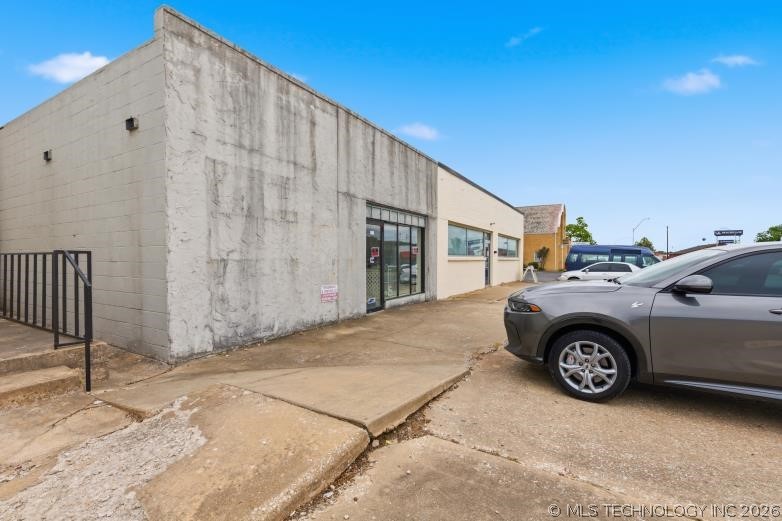 529 E Main Property Photo 2