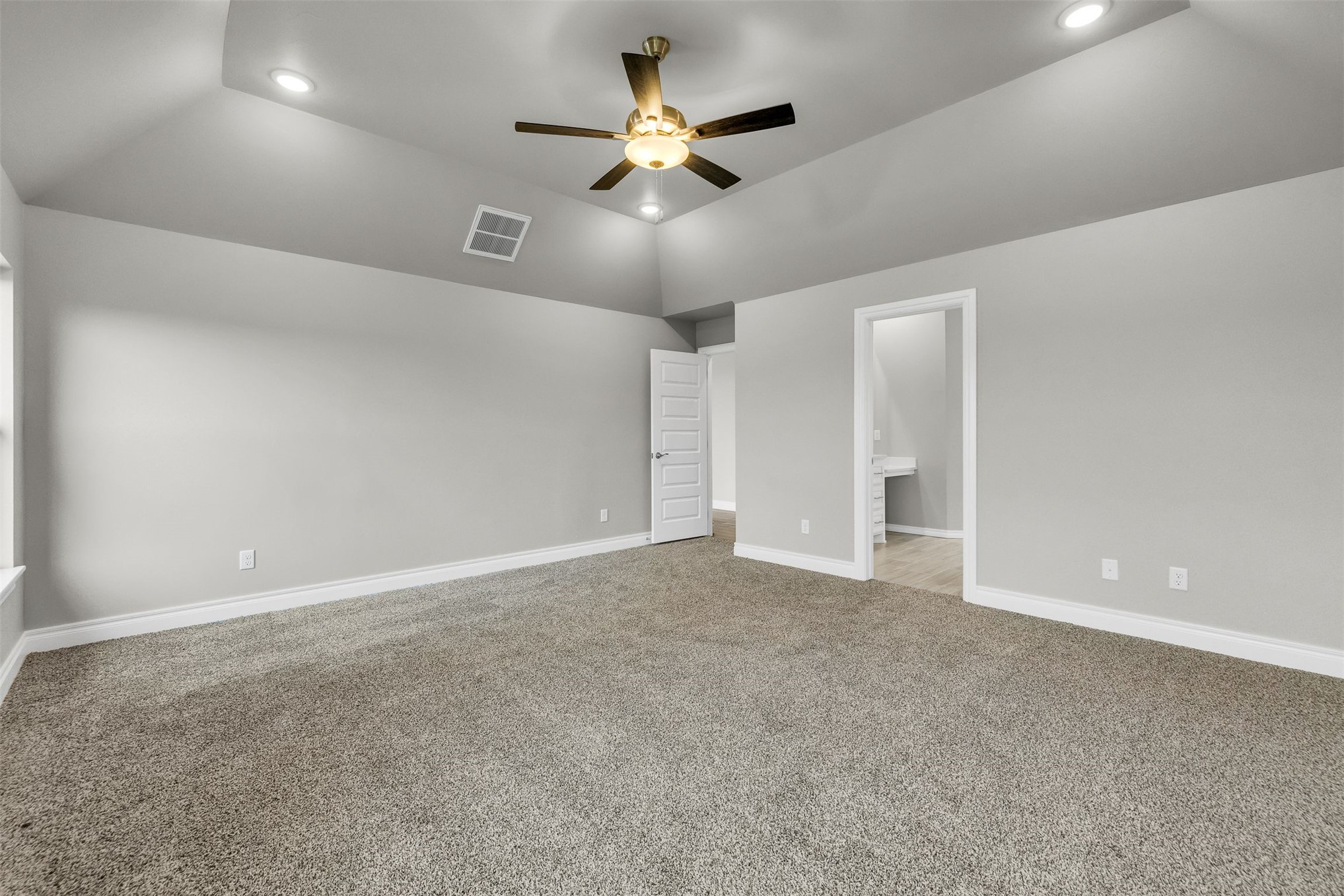 2913 E Northampton Street Property Photo 14