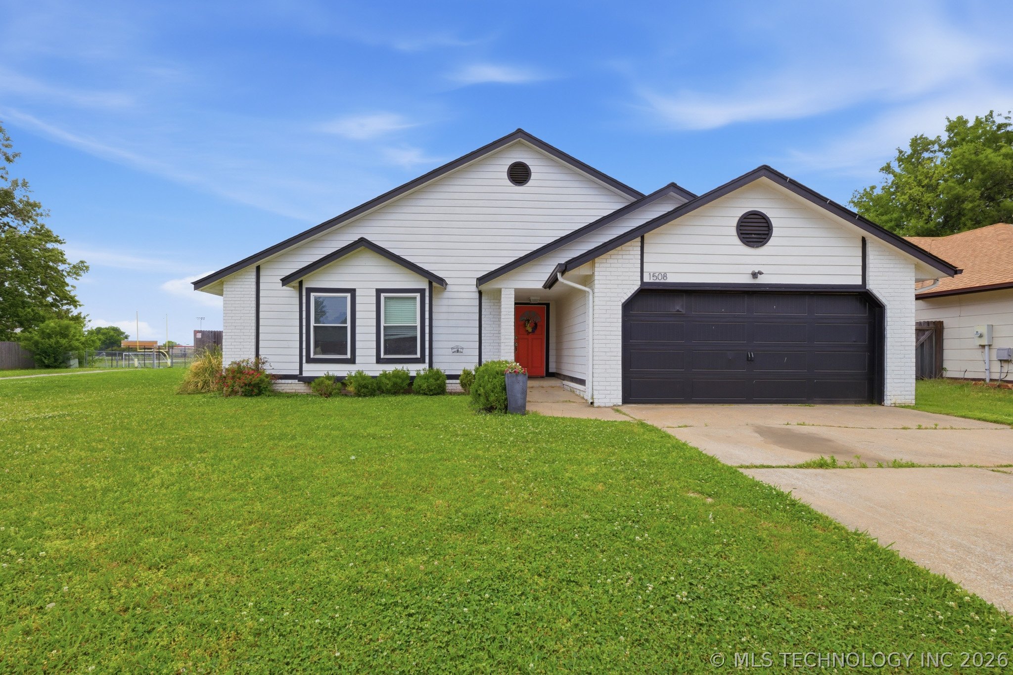1508 N Cypress Avenue Property Photo 1